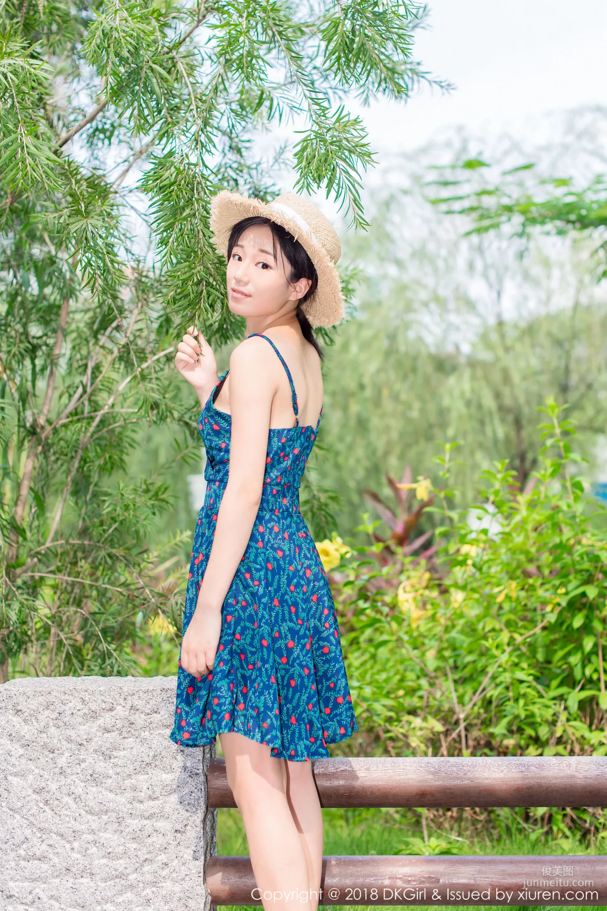 Cangjing Youxiang Pure and Sweet Straw Hat Girl [DKGirl] Vol.055 Photo Set photo 19