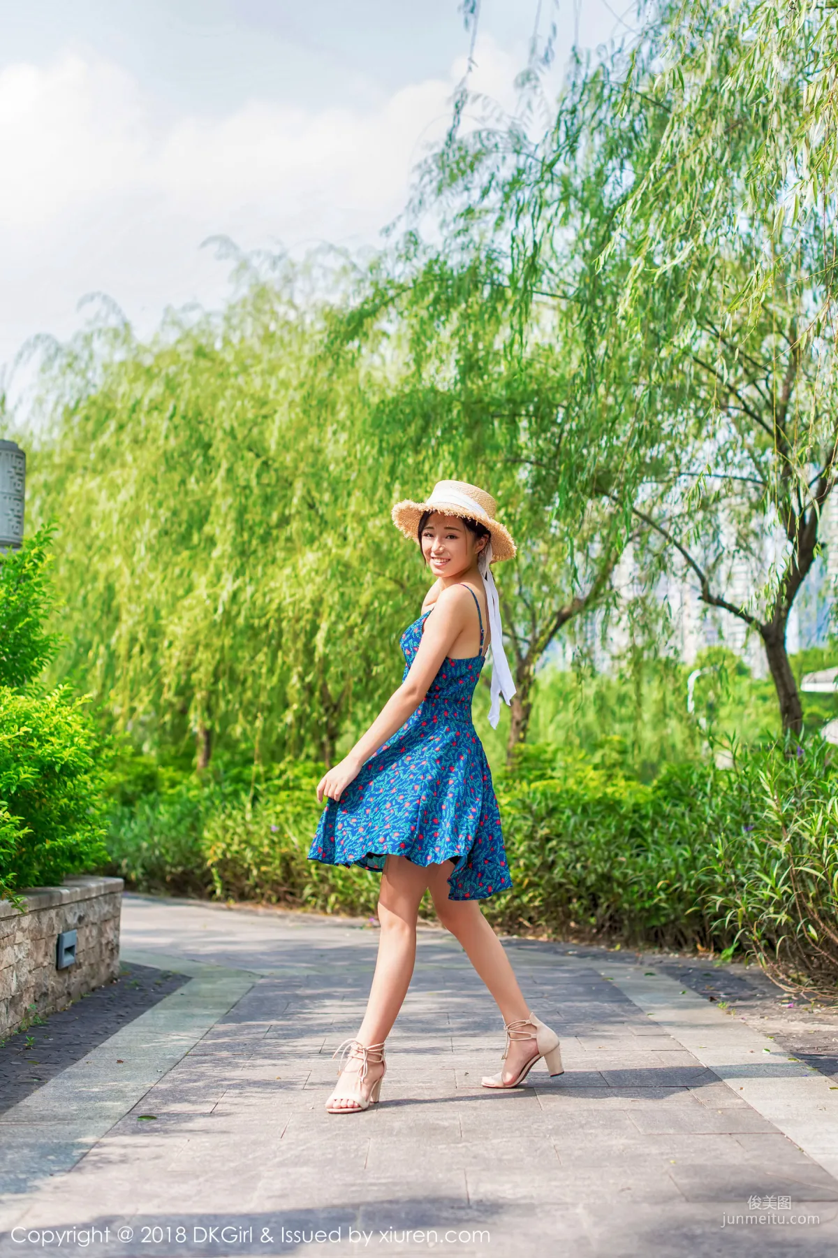 Cangjing Youxiang Pure and Sweet Straw Hat Girl [DKGirl] Vol.055 Photo Set photo 24