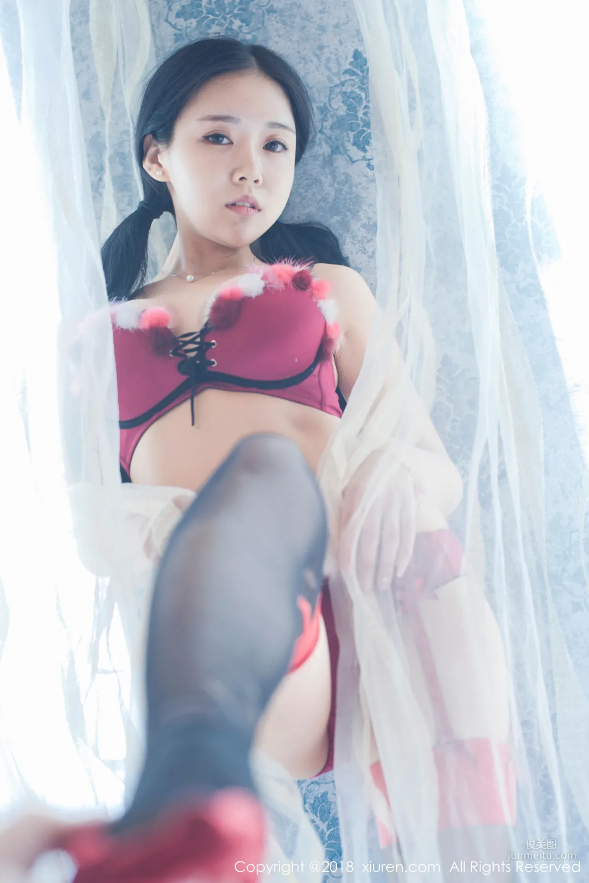 Hong Qiqiu Baby Face and Big Bust Innocent Little Girl [XiuRen] No.932 Photo Set photo 11