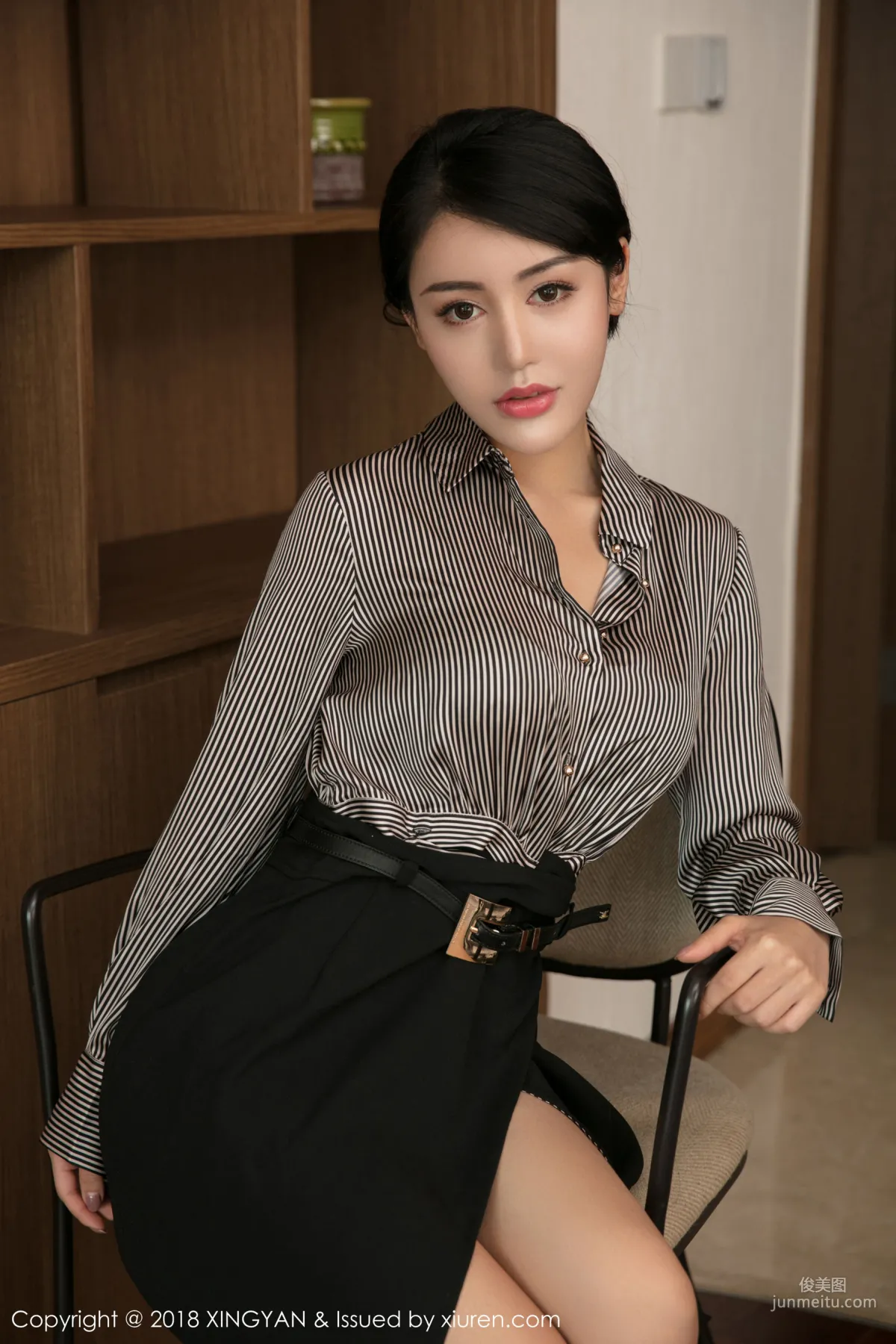 Lu Ziqi, See-Through Outfit + OL Secretary [XingYan] Vol.020 Photo Set photo 44