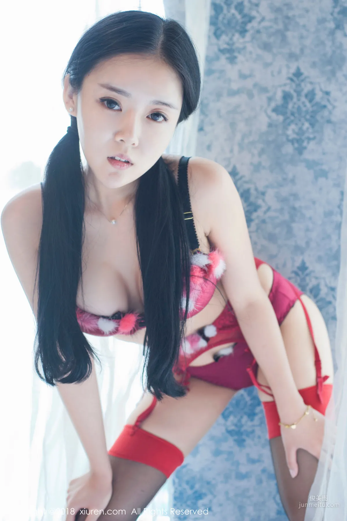Hong Qiqiu Baby Face and Big Bust Innocent Little Girl [XiuRen] No.932 Photo Set photo 4