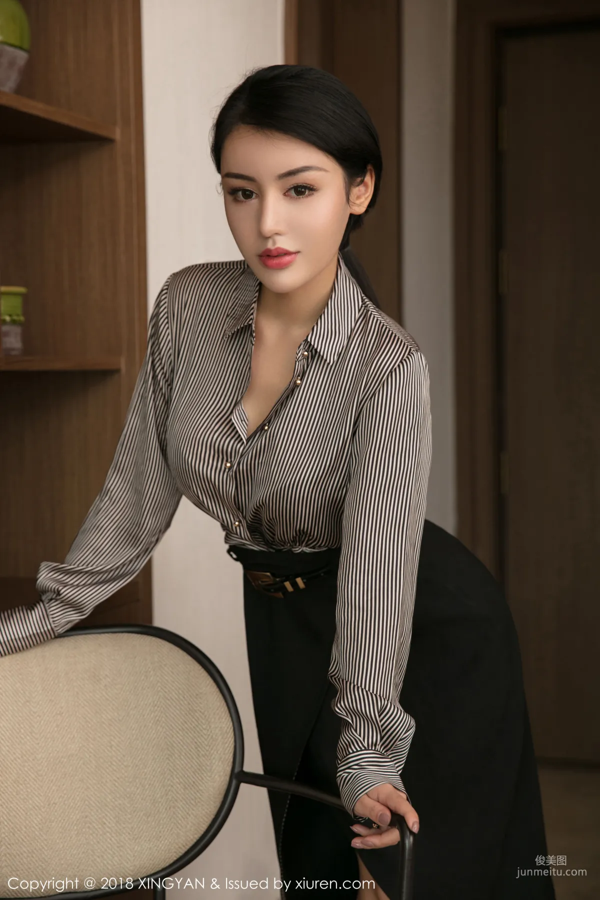 Lu Ziqi, See-Through Outfit + OL Secretary [XingYan] Vol.020 Photo Set photo 47