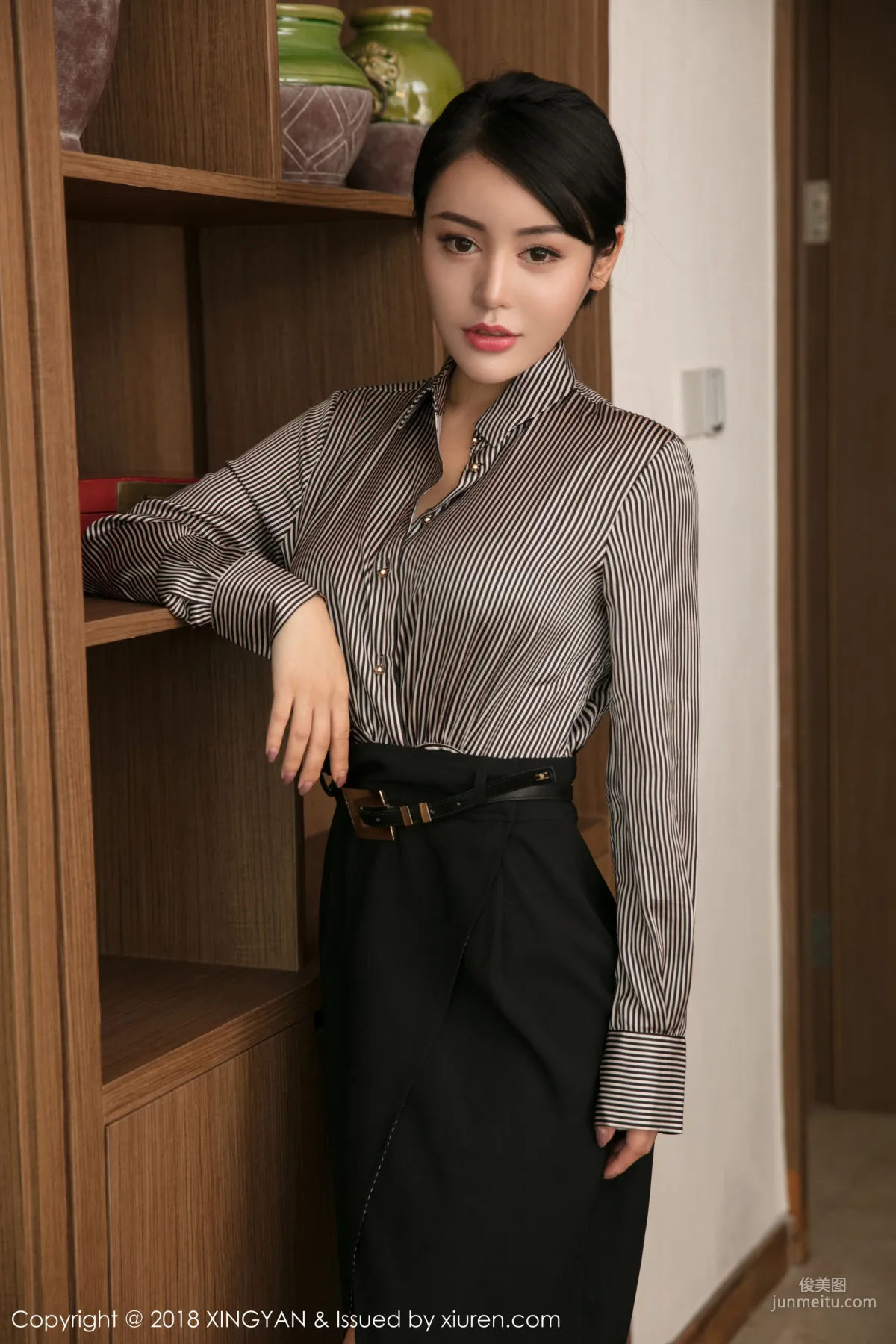 Lu Ziqi, See-Through Outfit + OL Secretary [XingYan] Vol.020 Photo Set photo 38