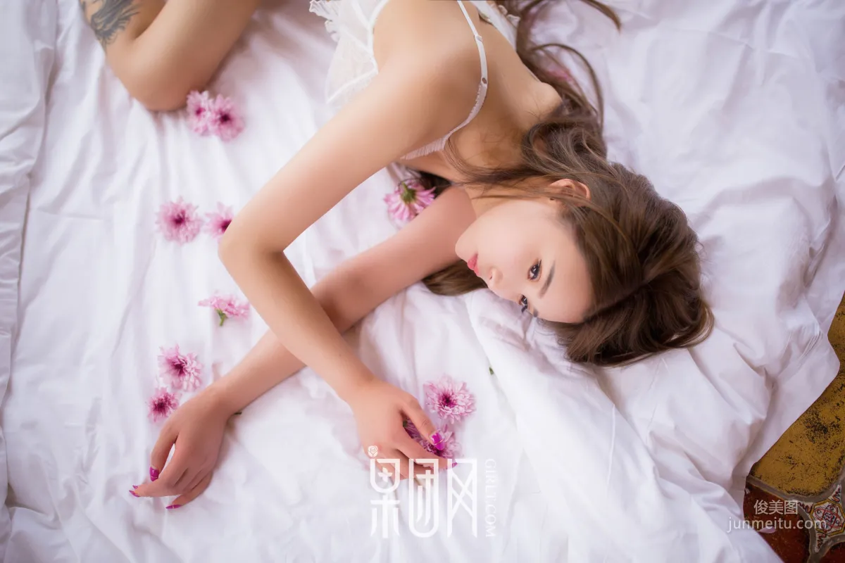 Eyes Full of Flirtatious Glances, Fair Breasts Like Jade Rabbits, Cheeks Flying with Red Clouds, Beautiful as Diaochan. [Girlt] Xiongchuan Jixin No.010 Photo Set photo 12