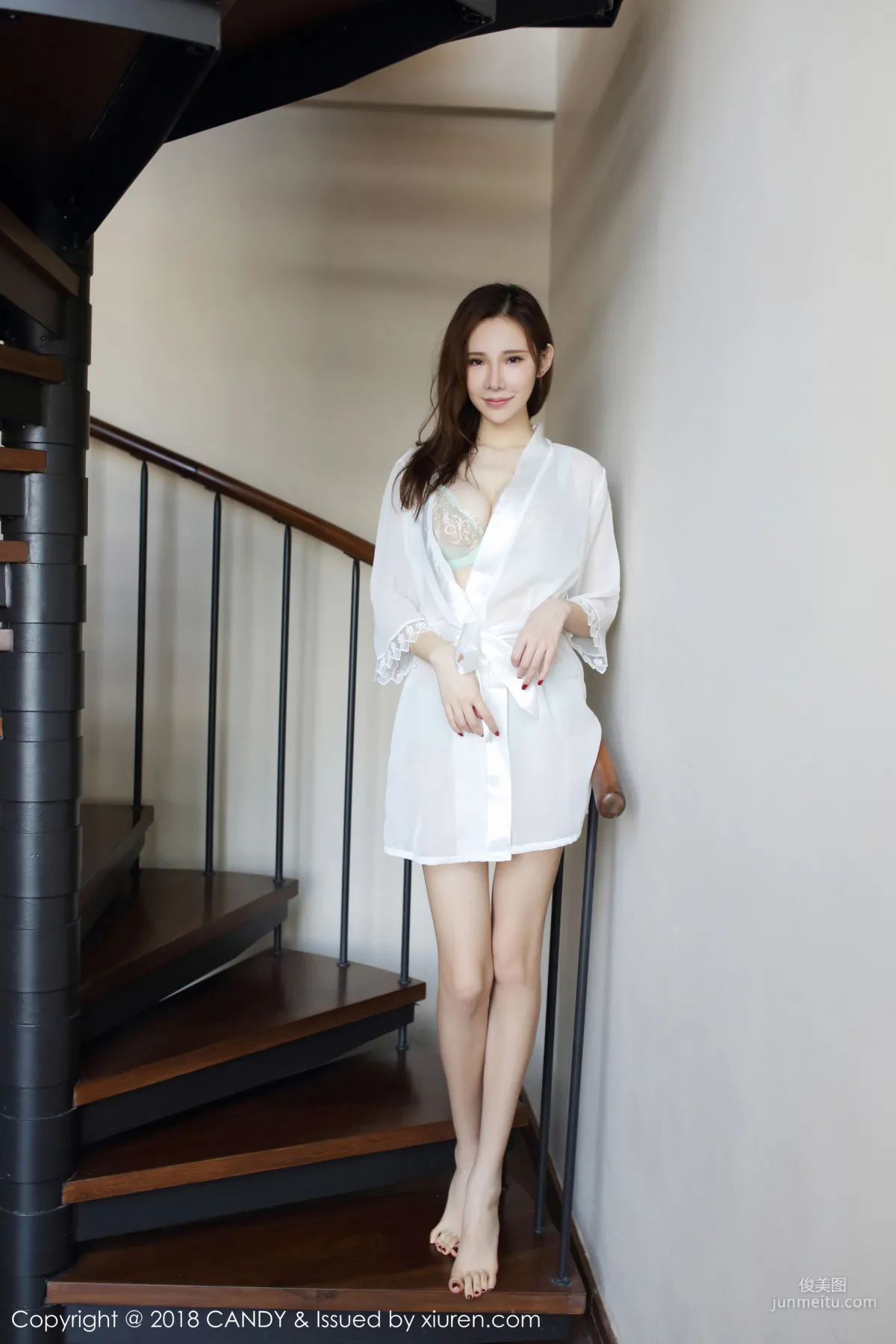 Meng Qiqi Irene 'Sofa + Pajamas Series' [Candy] Vol.049 Photo Set photo 33