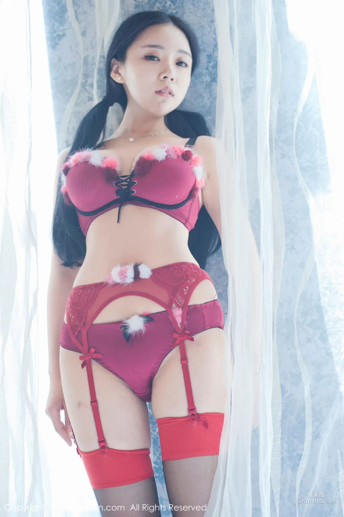 Hong Qiqiu Baby Face and Big Bust Innocent Little Girl [XiuRen] No.932 Photo Set photo 9
