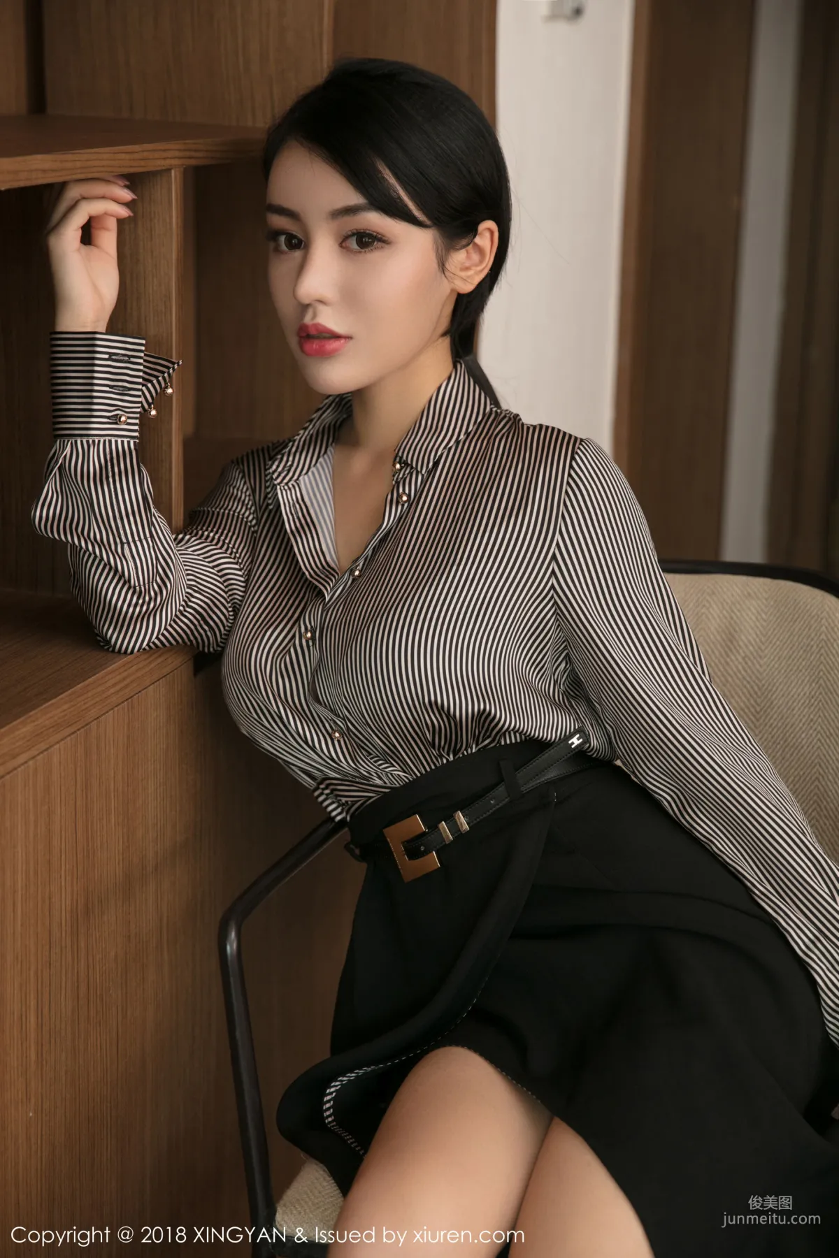 Lu Ziqi, See-Through Outfit + OL Secretary [XingYan] Vol.020 Photo Set photo 40