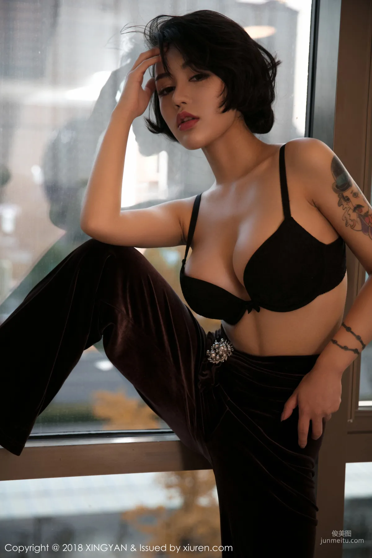 Lu Ziqi, See-Through Outfit + OL Secretary [XingYan] Vol.020 Photo Set photo 30