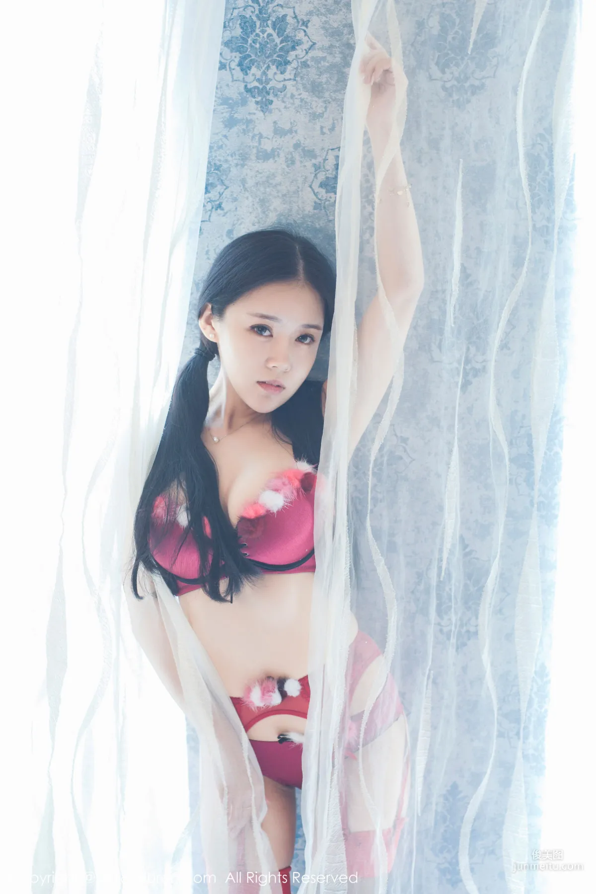 Hong Qiqiu Baby Face and Big Bust Innocent Little Girl [XiuRen] No.932 Photo Set photo 44