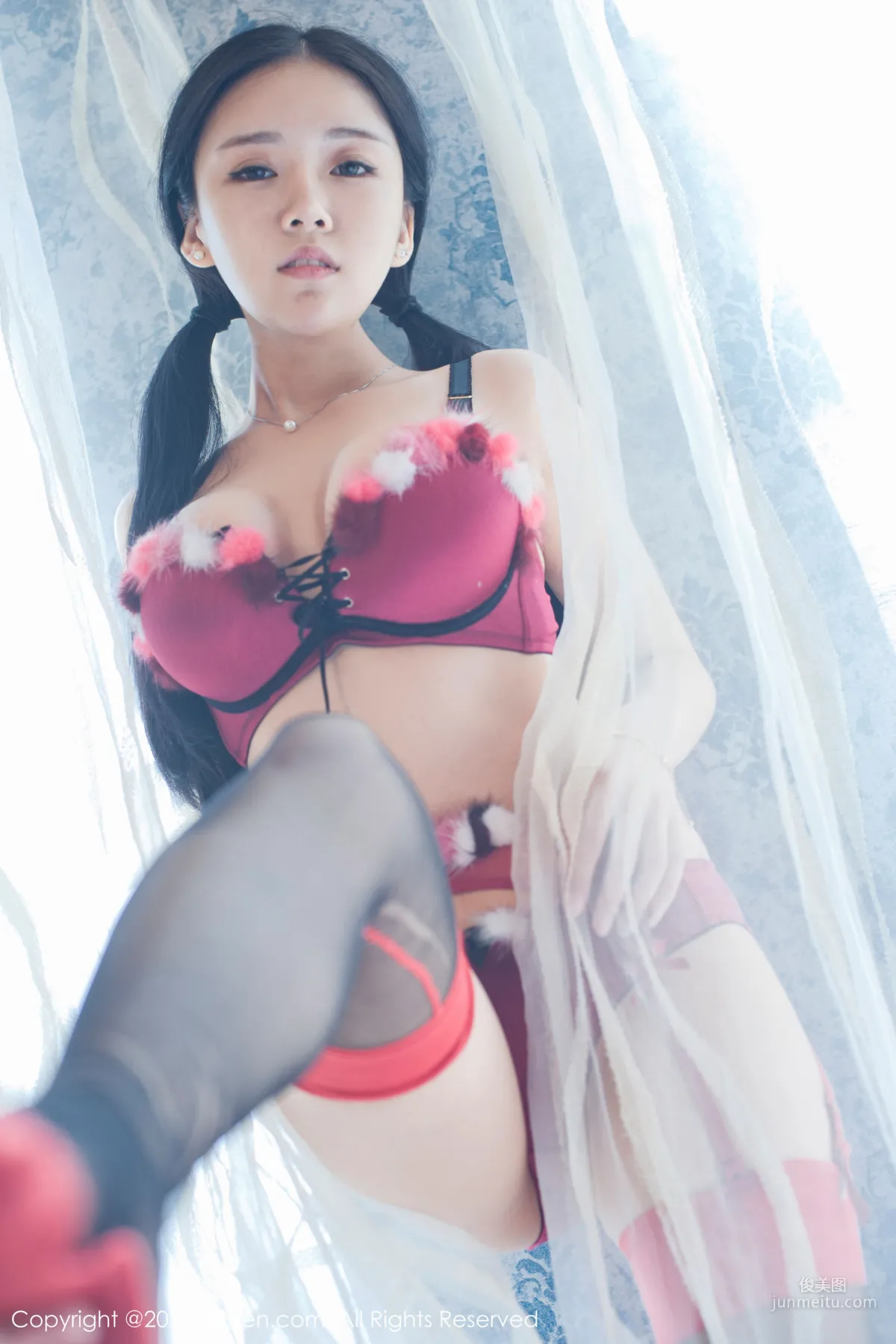 Hong Qiqiu Baby Face and Big Bust Innocent Little Girl [XiuRen] No.932 Photo Set photo 12
