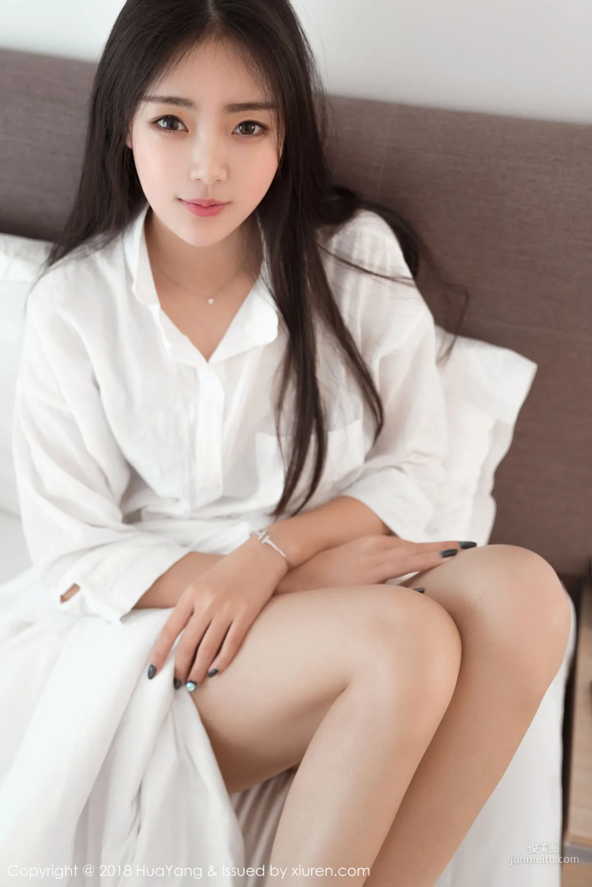 可樂Vicky《毛衣+白襯衫》 [花漾HuaYang] Vol.027 寫真集 22