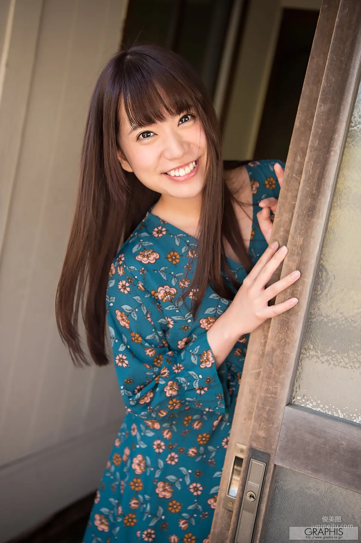 初美りん/初美鈴《Look at me!》 [Graphis] Gals 寫真集 7