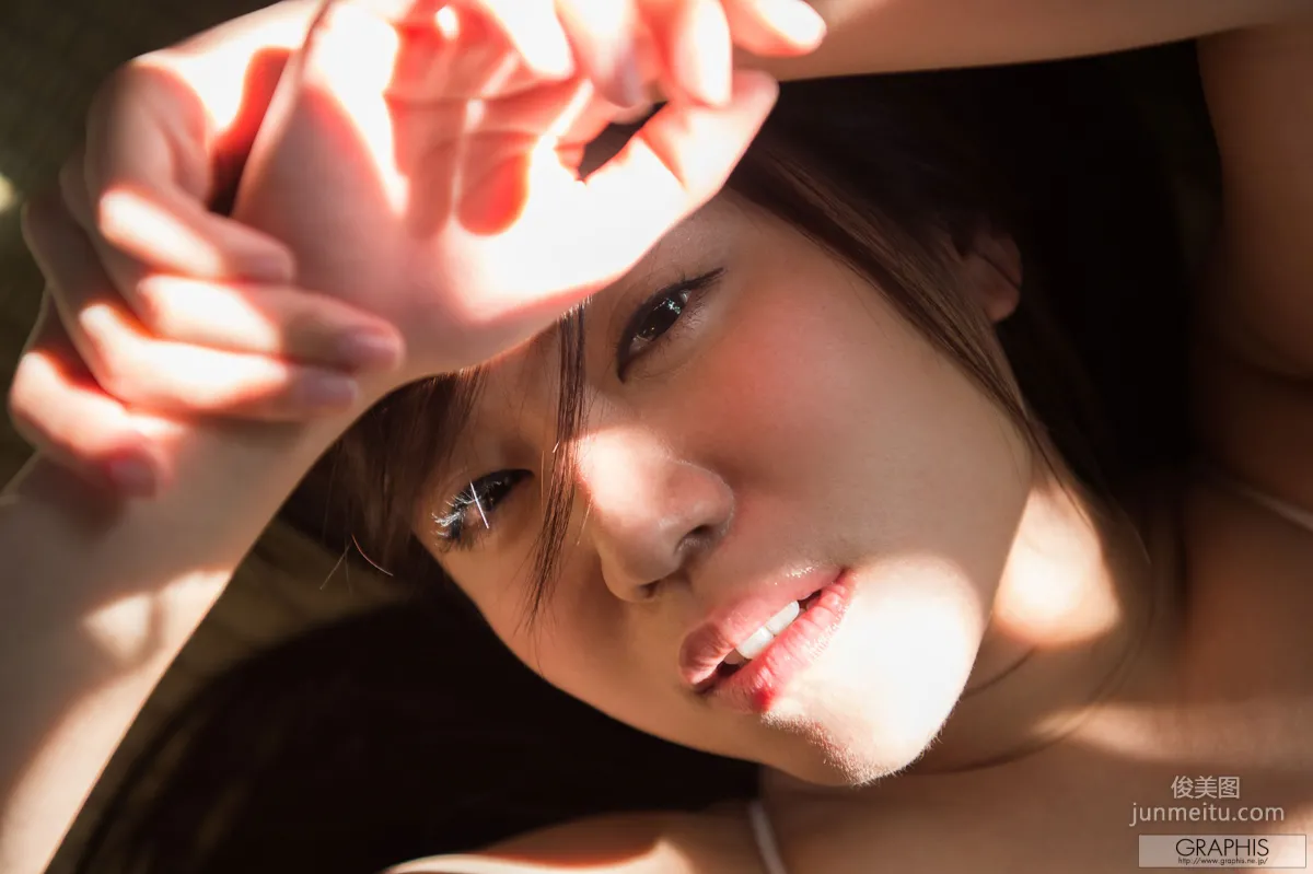 初美りん/初美鈴《Look at me!》 [Graphis] Gals 寫真集 12