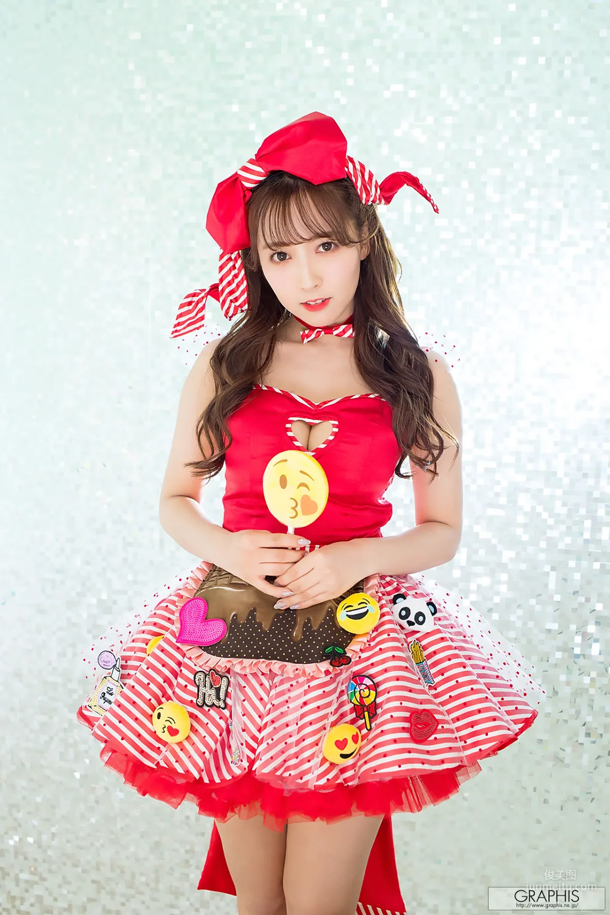 三上悠亜《Valentine Special 2018》[Graphis] LIMITED EDITION 写真集2