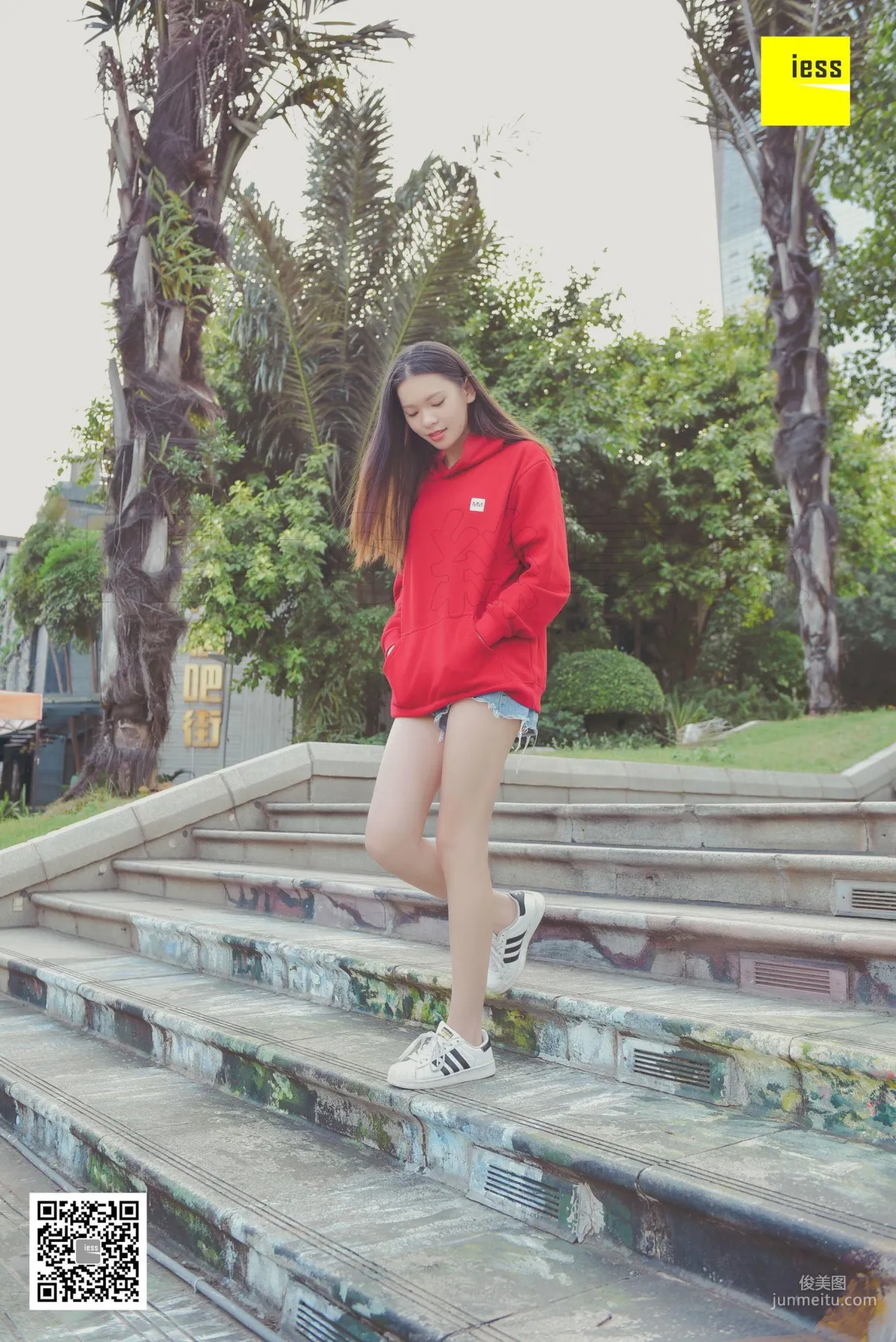 Qi Qi Hoodie and White Crew Socks [IESS] Silk Enjoyer 159 Photo Set photo 1