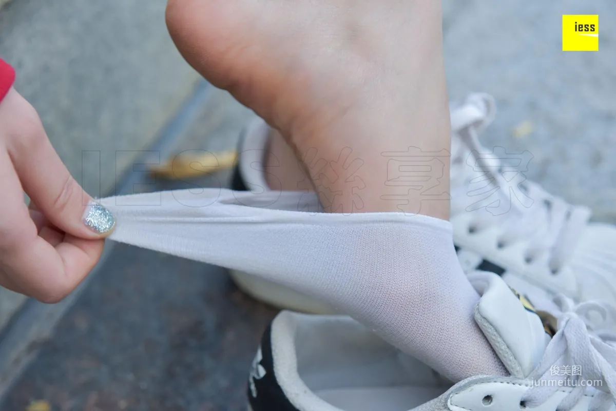 Qi Qi Hoodie and White Crew Socks [IESS] Silk Enjoyer 159 Photo Set photo 86