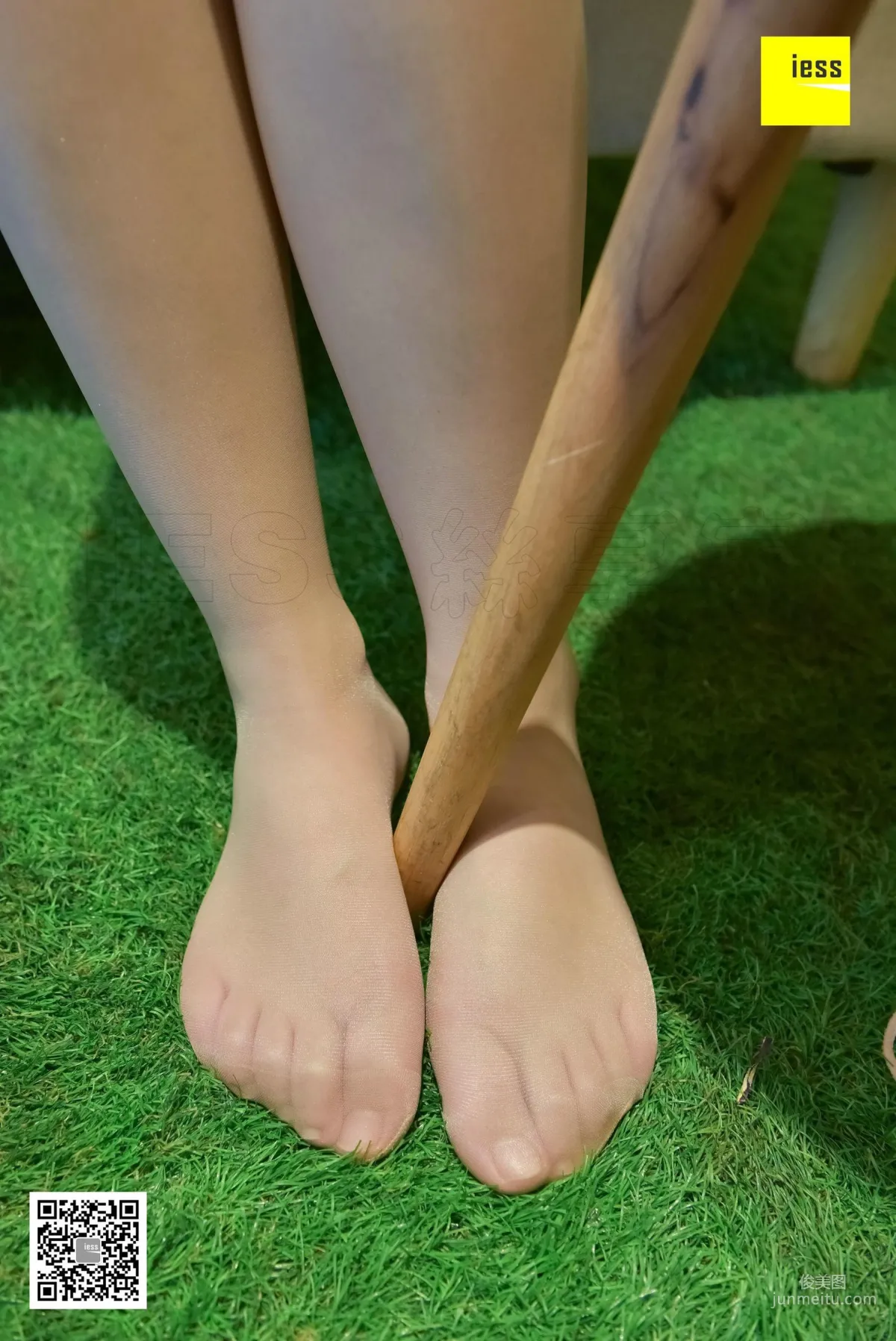 Wen Xin Cute Fluffy Ball and Flesh Stockings [IESS] Silk Enjoyer 171 Photo Set photo 95