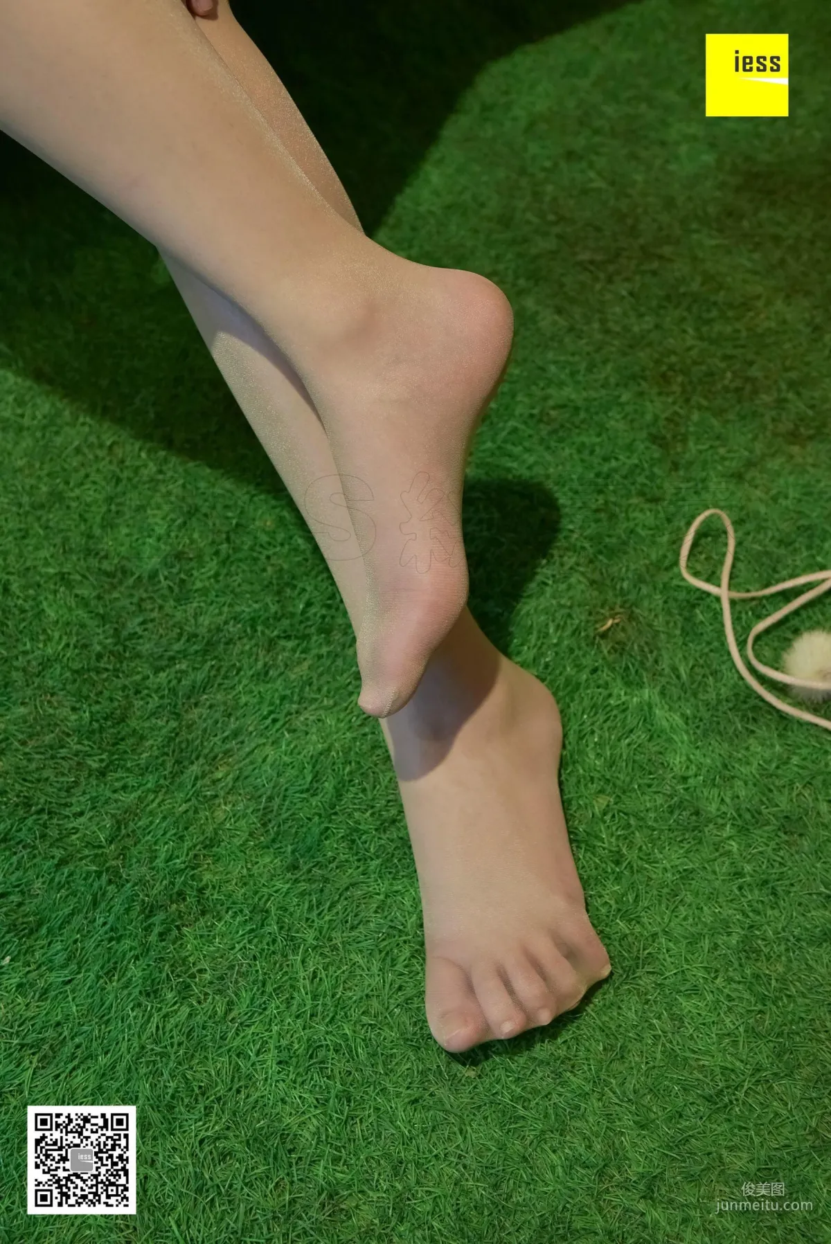 Wen Xin Cute Fluffy Ball and Flesh Stockings [IESS] Silk Enjoyer 171 Photo Set photo 87