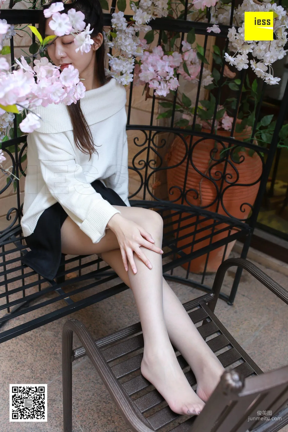 Zi Zi 'Long Legs, Gray Stockings, Low Heels' [IESS] Silk Enjoyer 186 Photo Set photo 72