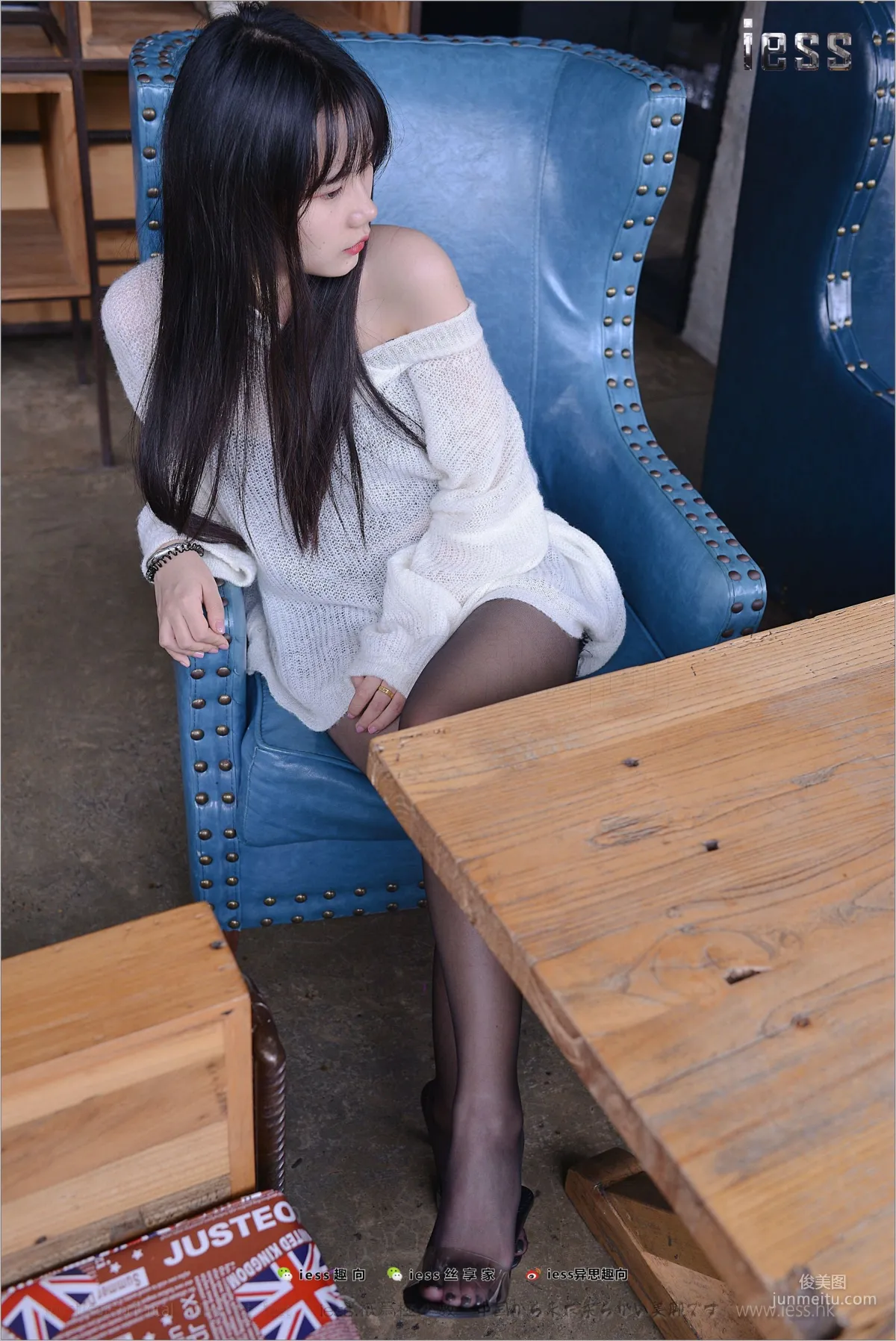 Qi Qi《A Grown Girl Should Wear Black Stockings》[IESS] Stockings Bento 204 Photo Set photo 18