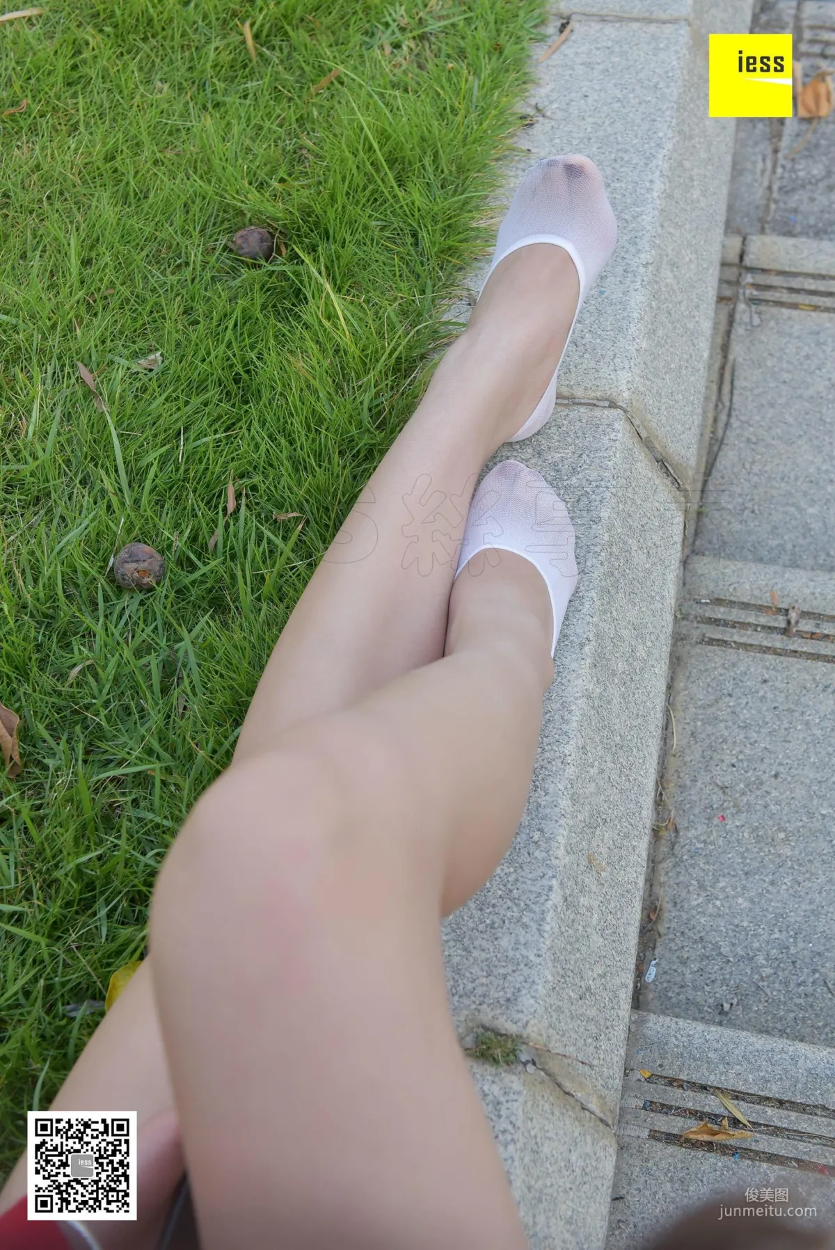 Qi Qi Hoodie and White Crew Socks [IESS] Silk Enjoyer 159 Photo Set photo 28