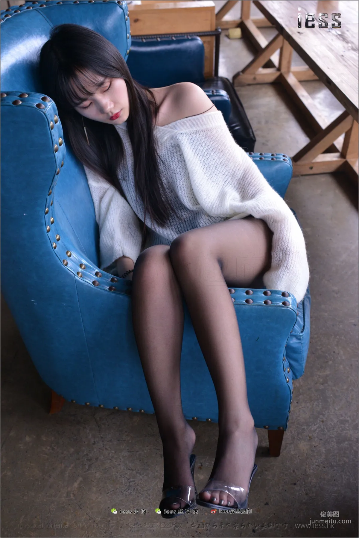 Qi Qi《A Grown Girl Should Wear Black Stockings》[IESS] Stockings Bento 204 Photo Set photo 9