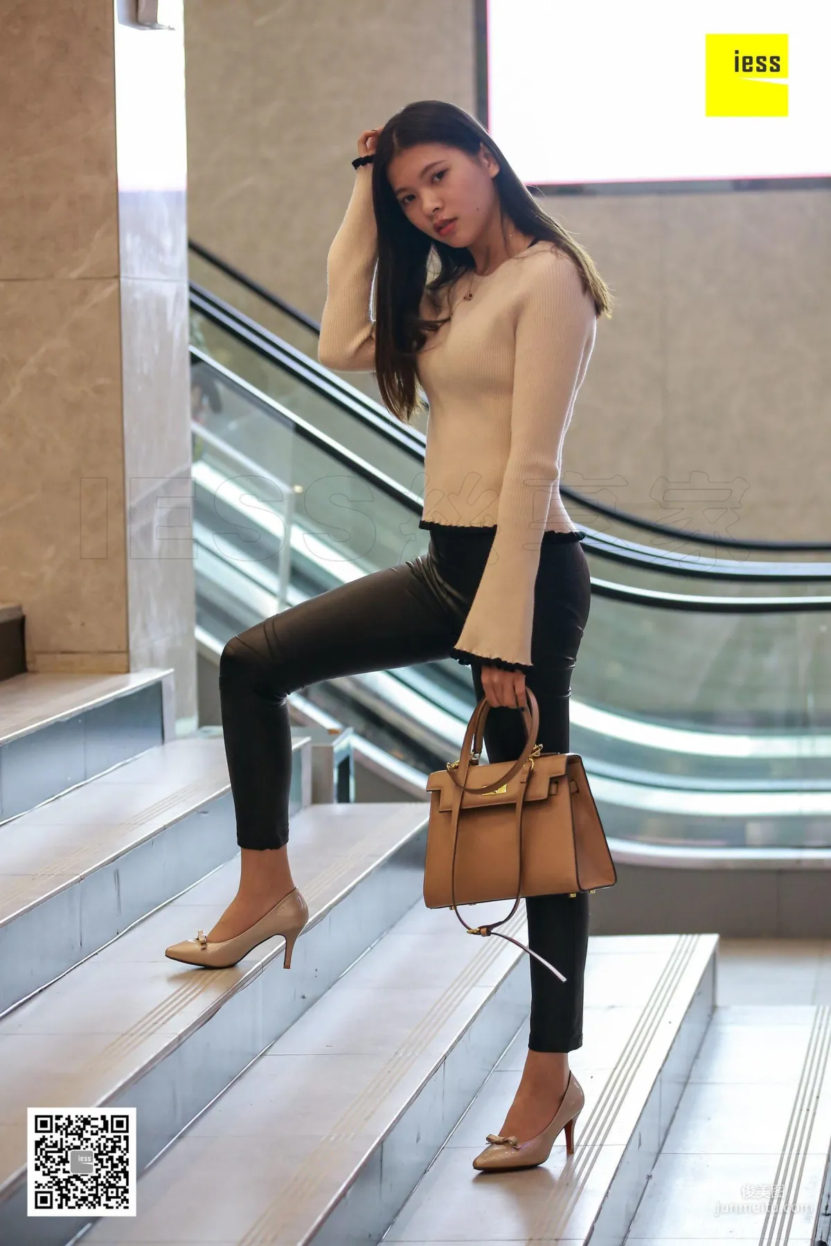 Qi Qi, Qi Qi Interprets Leather Pants and Silk Stockings [IESS] Silk Enjoyer 176 Photo Set photo 3