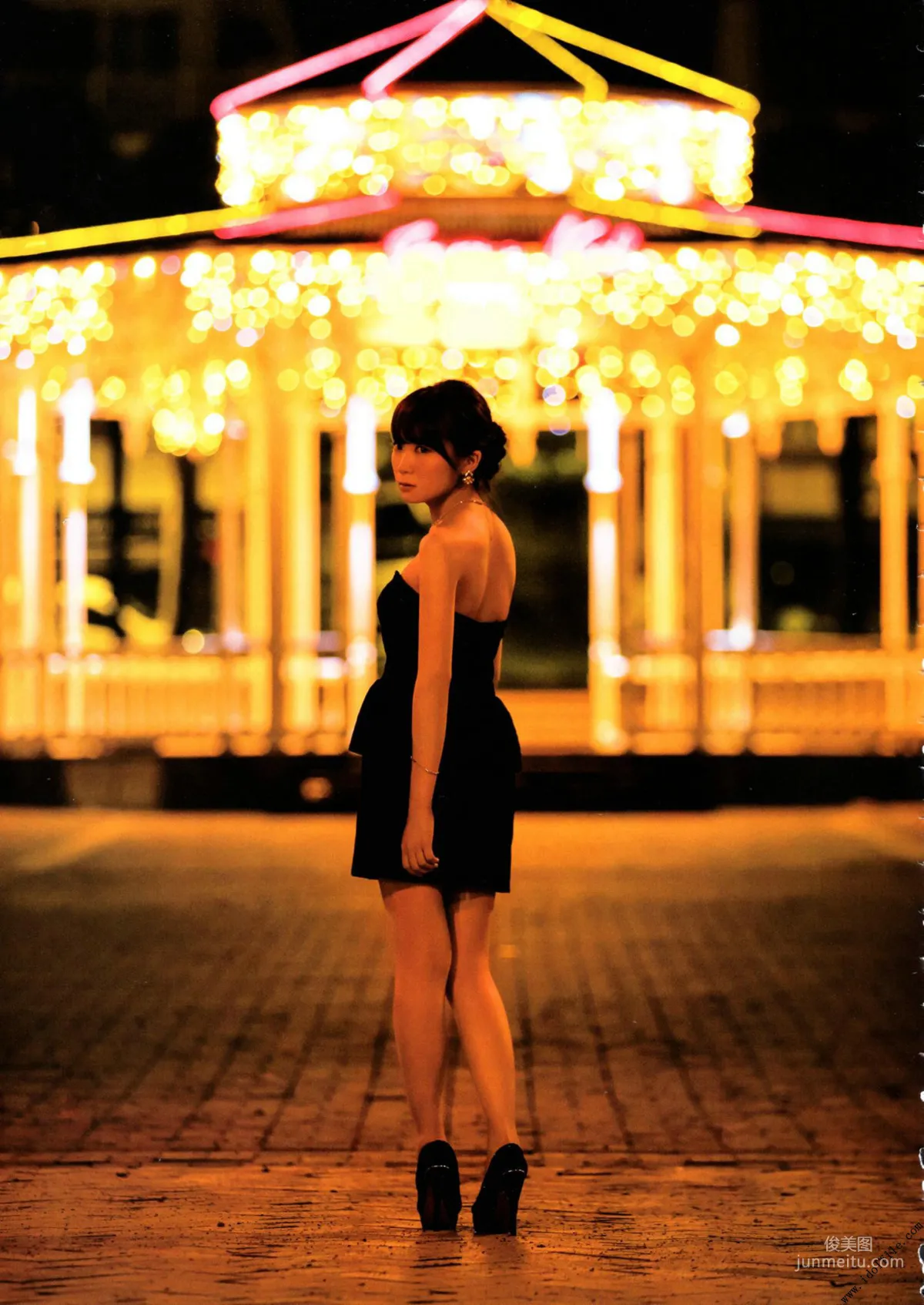 Manatsu Akimoto 1st, Midsummer Pressure Pattern [Photo Books] Photo Set photo 38