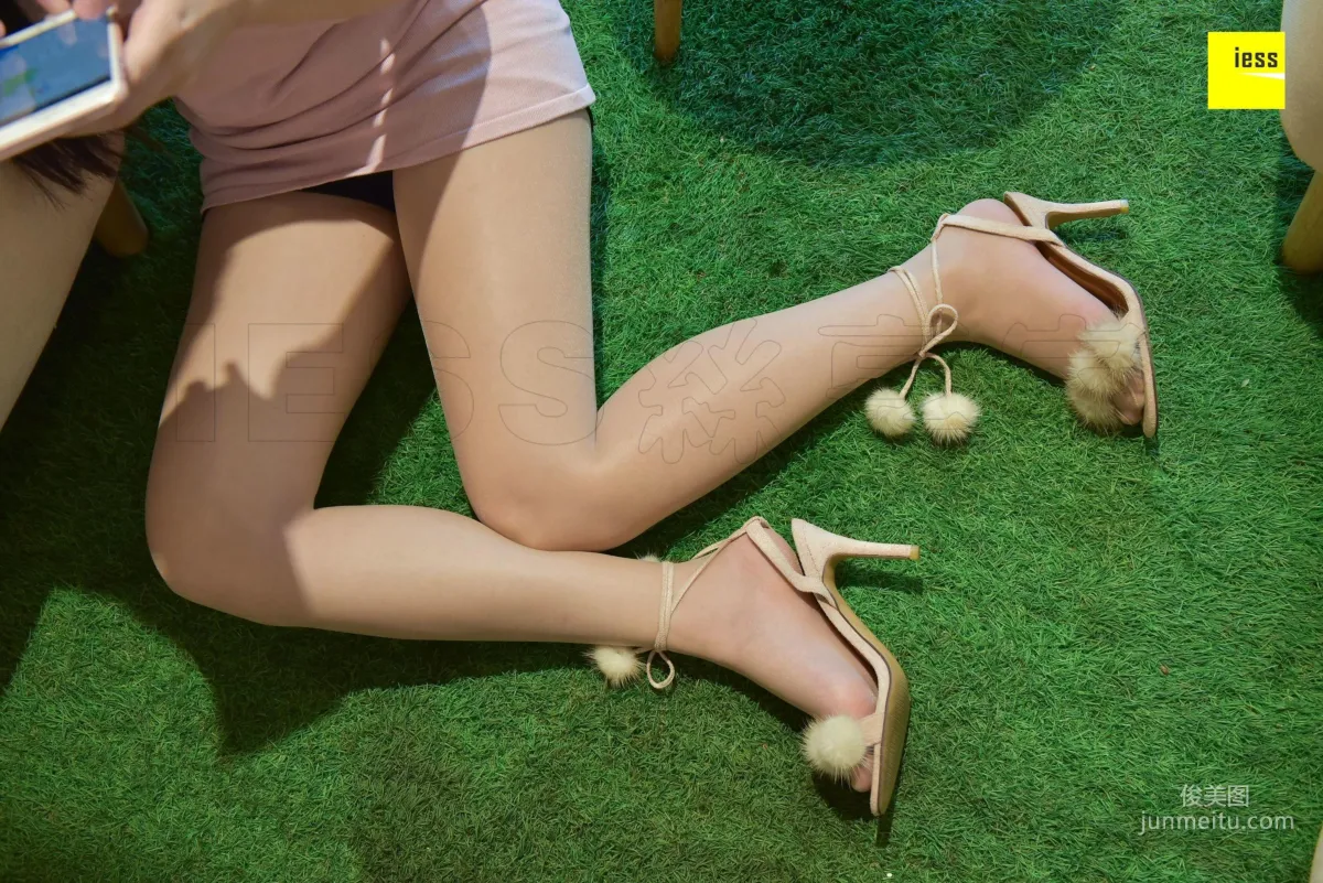 Wen Xin Cute Fluffy Ball and Flesh Stockings [IESS] Silk Enjoyer 171 Photo Set photo 6