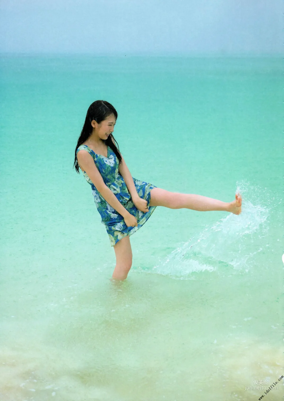 Manatsu Akimoto 1st, Midsummer Pressure Pattern [Photo Books] Photo Set photo 25