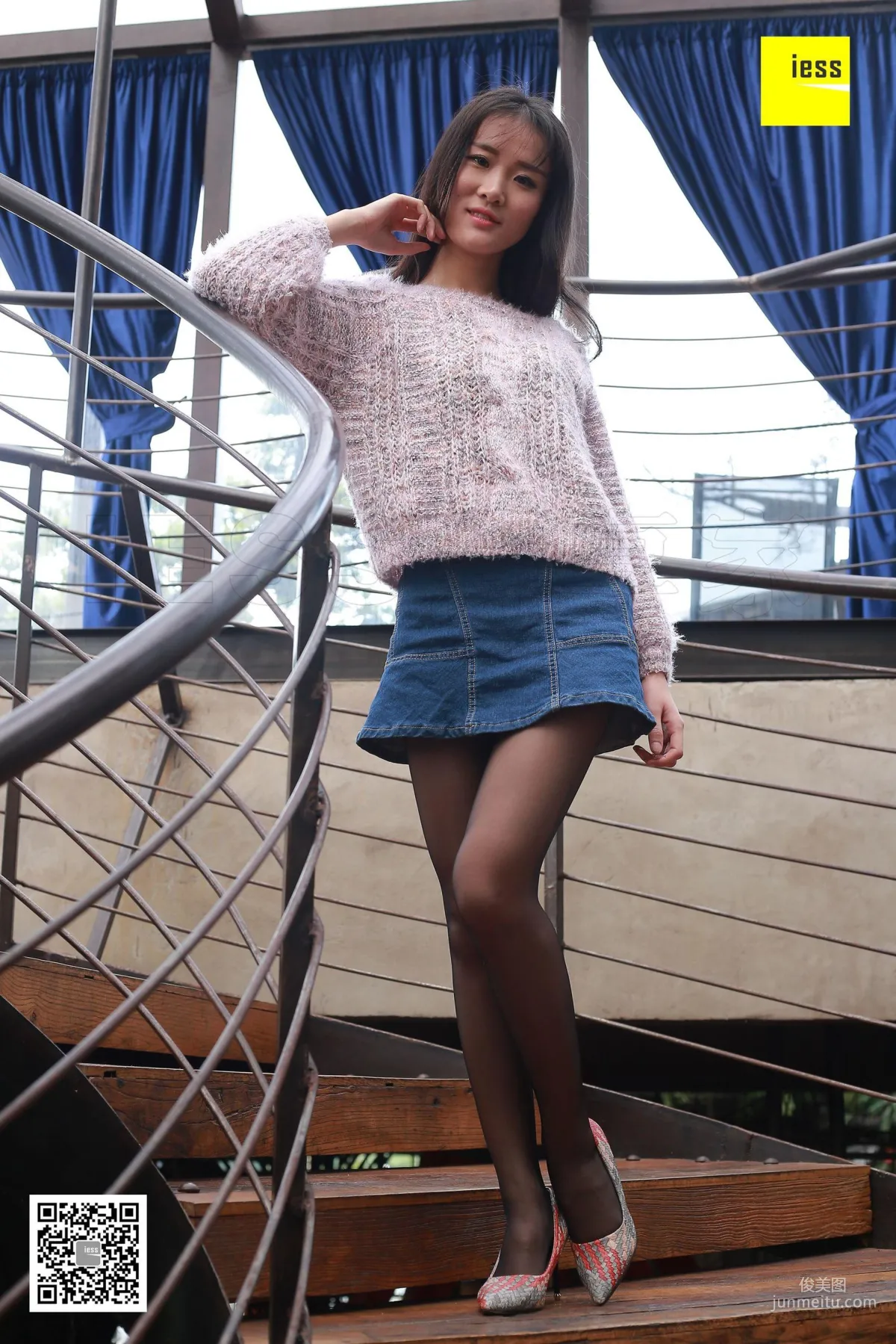 julia《黑丝与彩色编织高跟》[异思趣向IESS] 丝享家178 写真集1