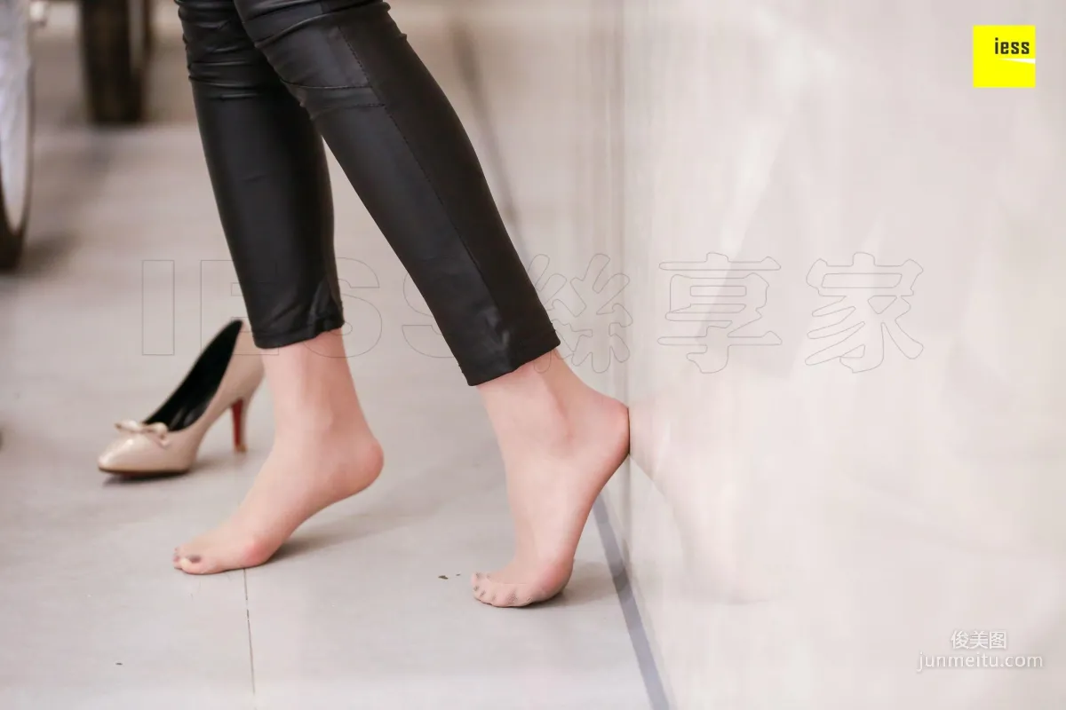 Qi Qi, Qi Qi Interprets Leather Pants and Silk Stockings [IESS] Silk Enjoyer 176 Photo Set photo 51