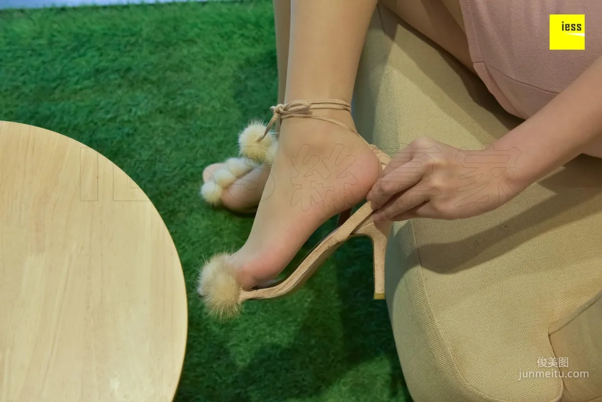 Wen Xin Cute Fluffy Ball and Flesh Stockings [IESS] Silk Enjoyer 171 Photo Set photo 57