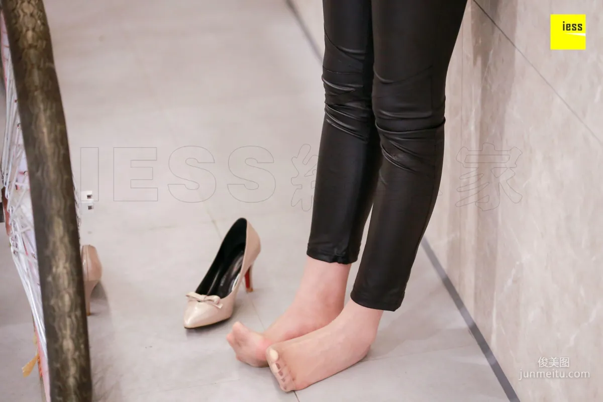 Qi Qi, Qi Qi Interprets Leather Pants and Silk Stockings [IESS] Silk Enjoyer 176 Photo Set photo 46