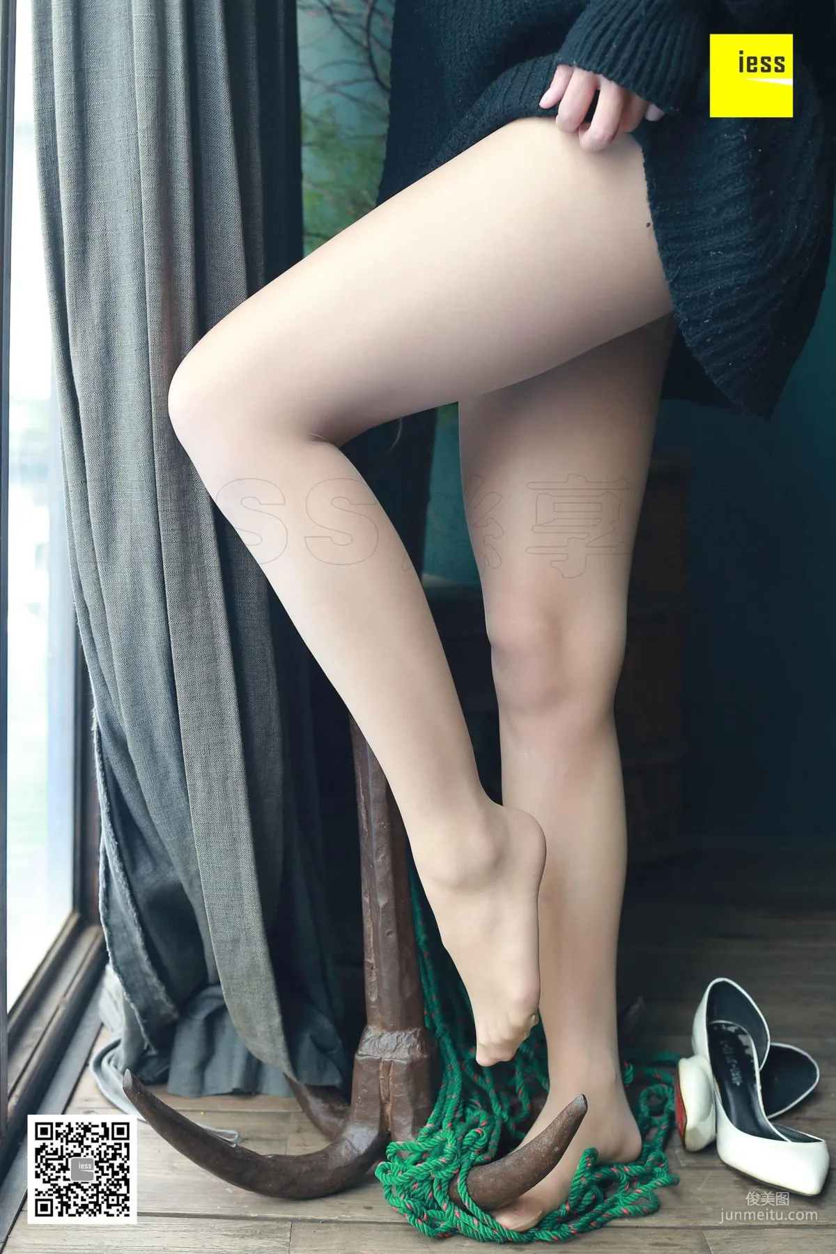 Qiuqiu, Black Sweater and Sheer Stockings [IESS] Silk Enjoyer 165 Photo Set photo 73
