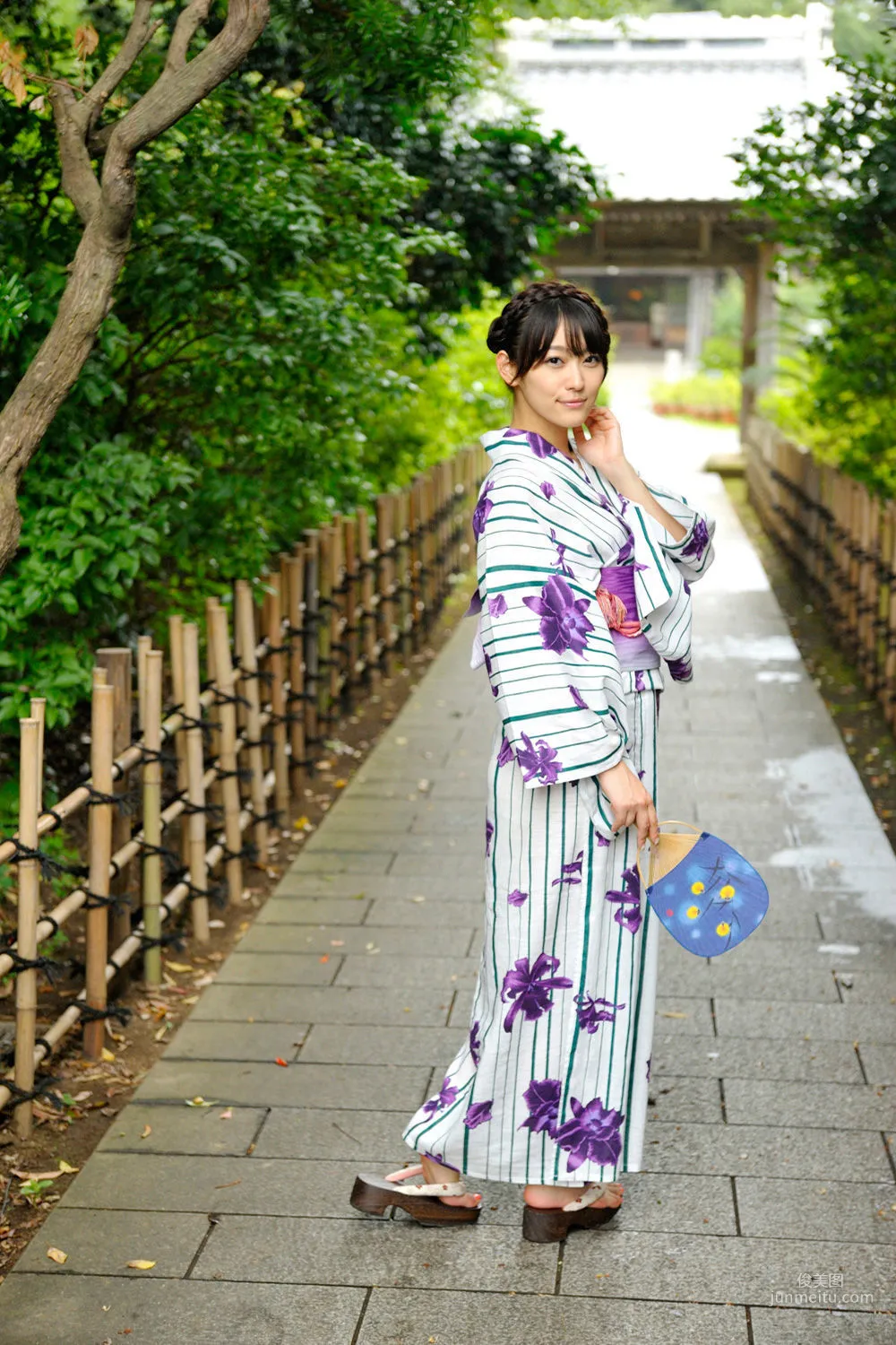 Shou Nishino, Hot Spring of Desire, Barely Showing [Photo Books] Photo Set photo 3