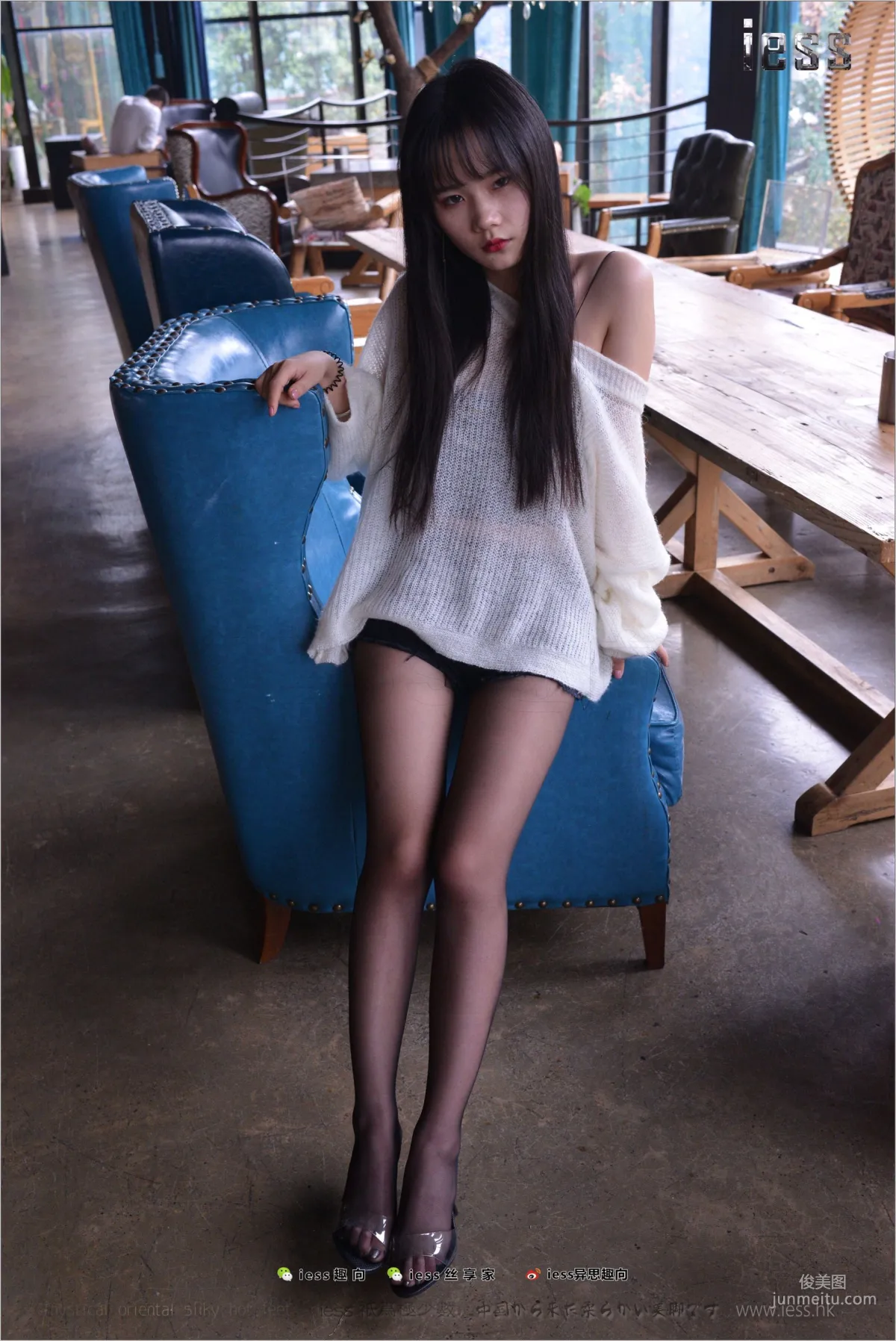 Qi Qi《A Grown Girl Should Wear Black Stockings》[IESS] Stockings Bento 204 Photo Set photo 4