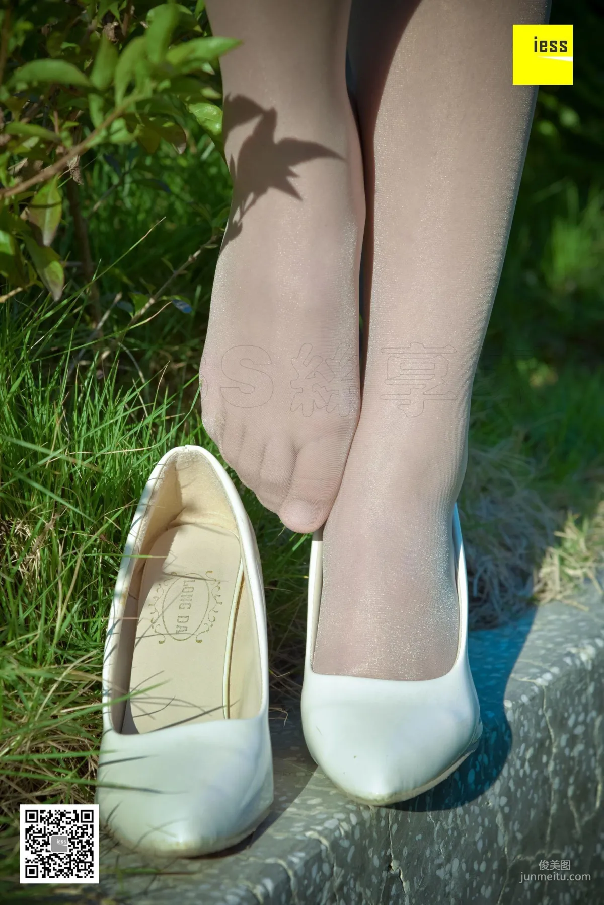 Jia Zhen, Fresh Pink Short Skirt and Flesh Stockings [IESS] Silk Enjoyer 170 Photo Set photo 31