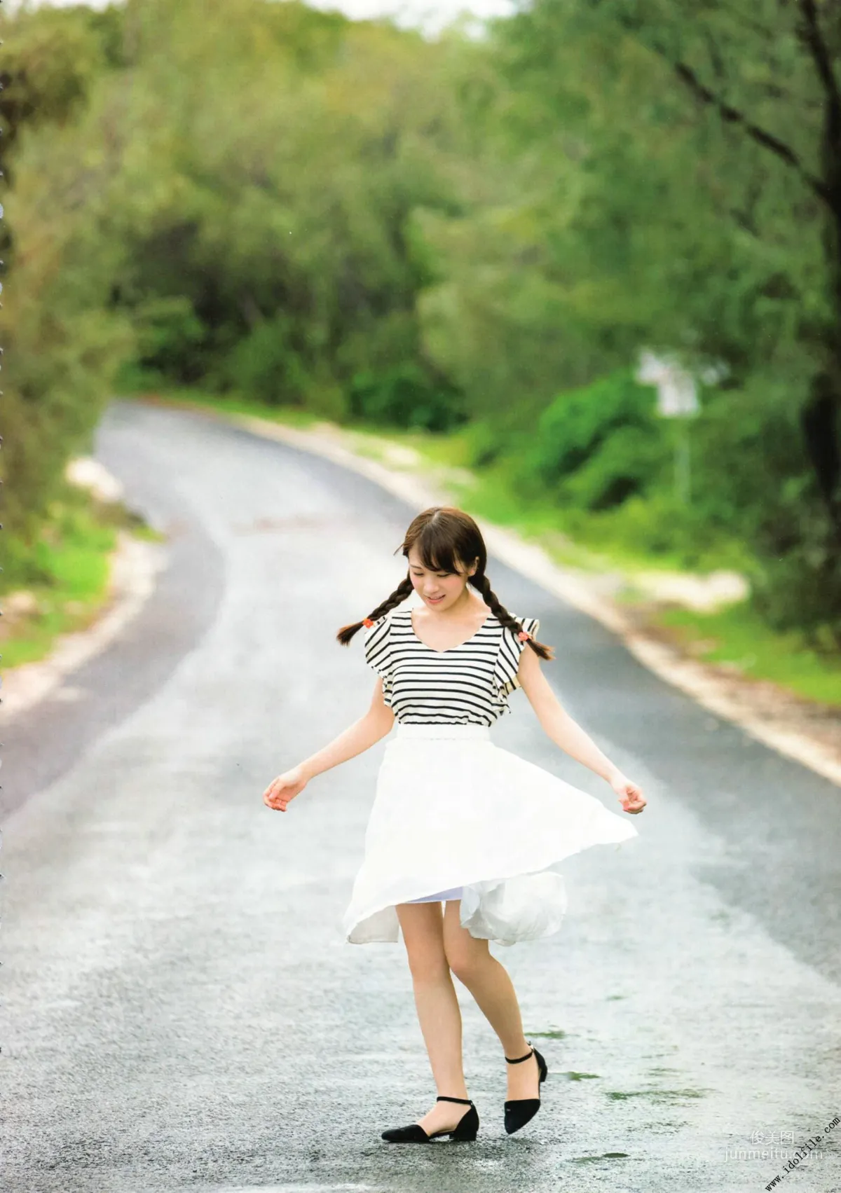 Manatsu Akimoto 1st, Midsummer Pressure Pattern [Photo Books] Photo Set photo 4