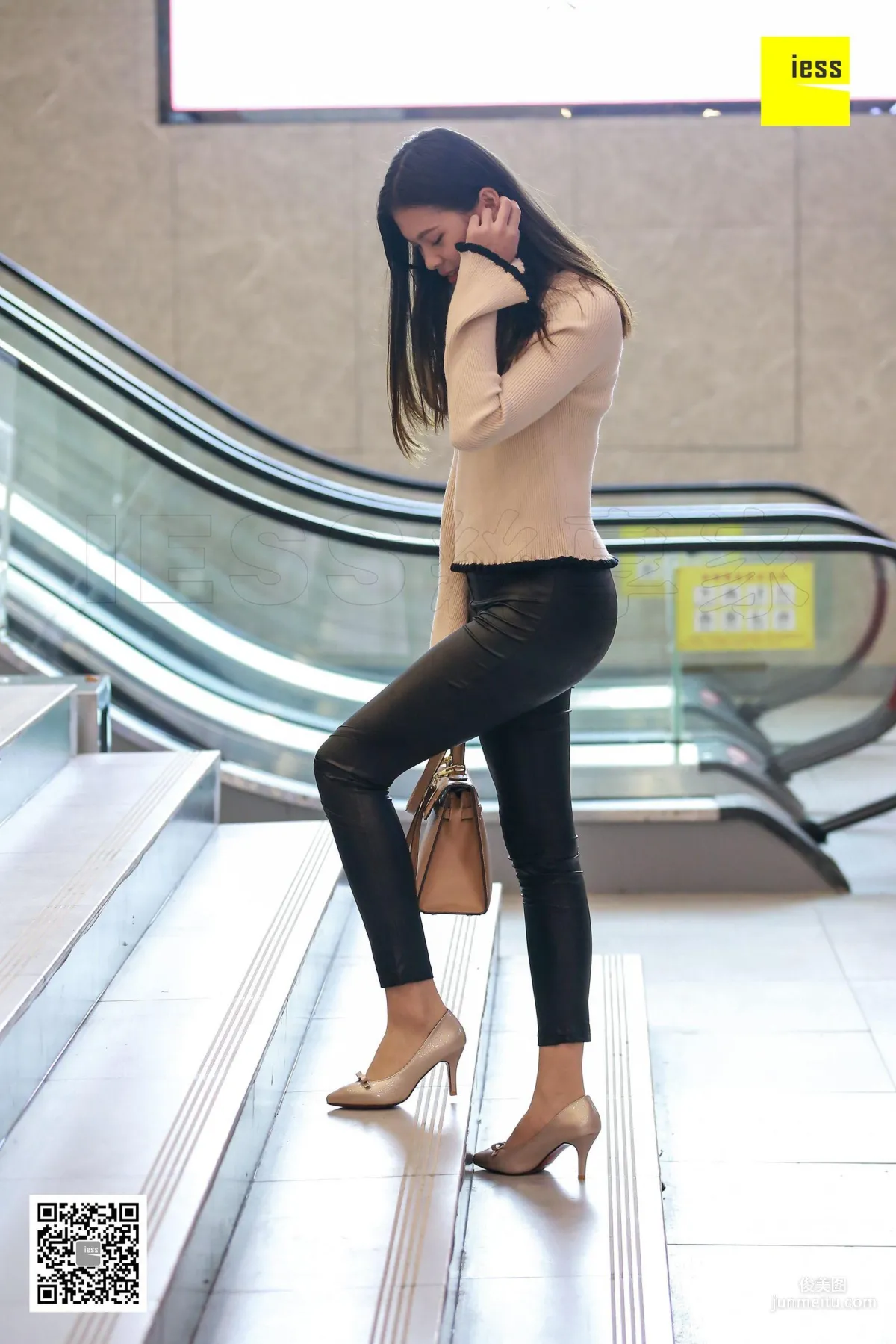 Qi Qi, Qi Qi Interprets Leather Pants and Silk Stockings [IESS] Silk Enjoyer 176 Photo Set photo 89