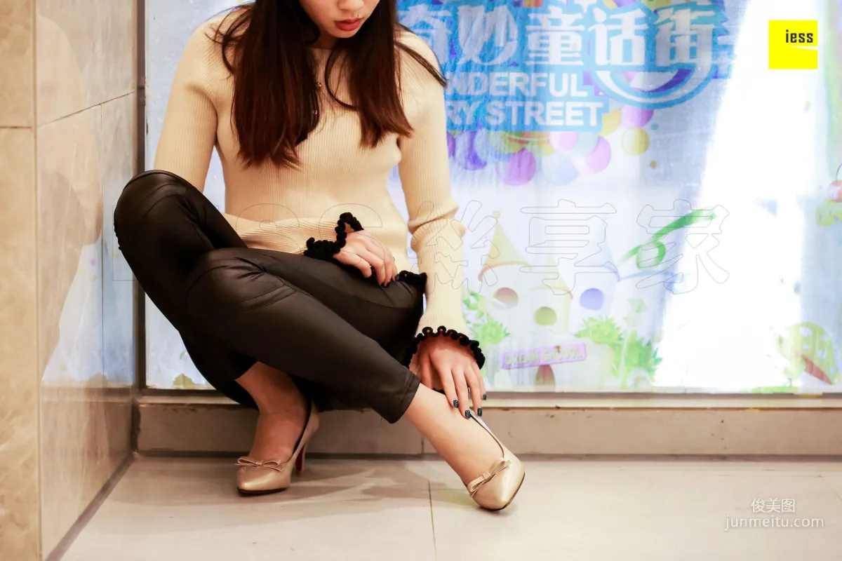 Qi Qi, Qi Qi Interprets Leather Pants and Silk Stockings [IESS] Silk Enjoyer 176 Photo Set photo 65