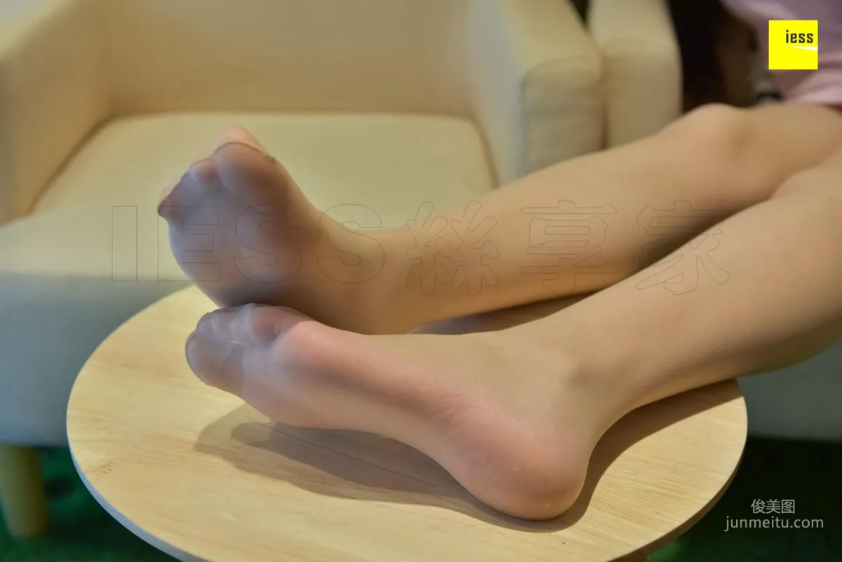 Wen Xin Cute Fluffy Ball and Flesh Stockings [IESS] Silk Enjoyer 171 Photo Set photo 88
