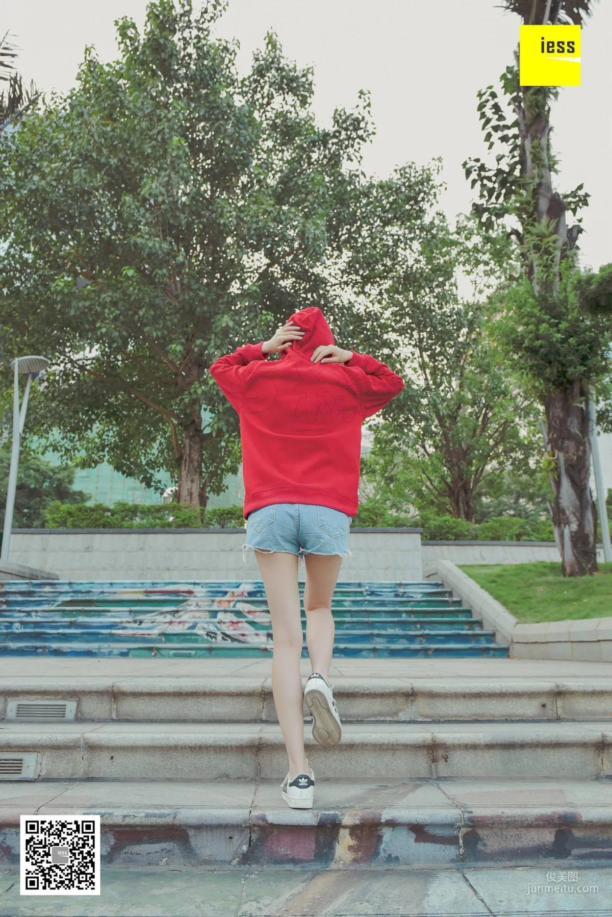 Qi Qi Hoodie and White Crew Socks [IESS] Silk Enjoyer 159 Photo Set photo 99
