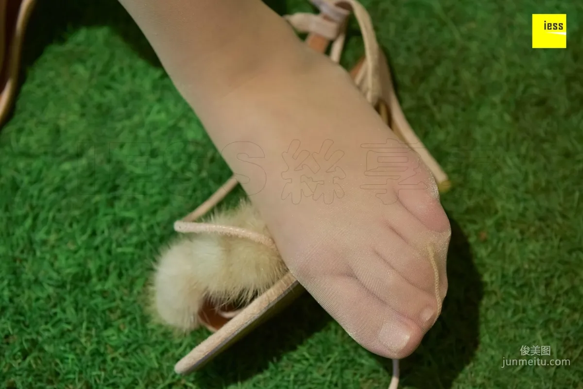 Wen Xin Cute Fluffy Ball and Flesh Stockings [IESS] Silk Enjoyer 171 Photo Set photo 63