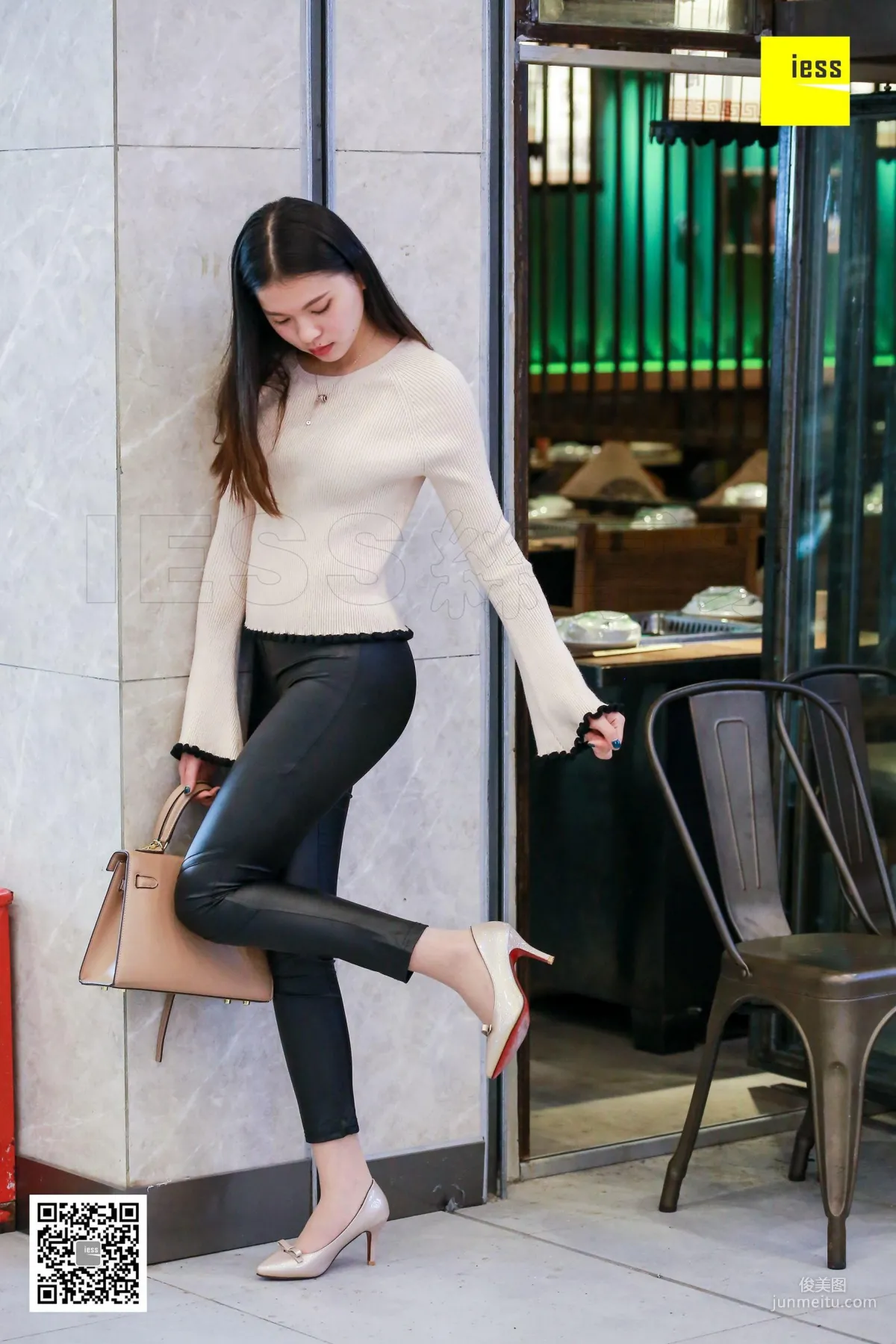 Qi Qi, Qi Qi Interprets Leather Pants and Silk Stockings [IESS] Silk Enjoyer 176 Photo Set photo 1
