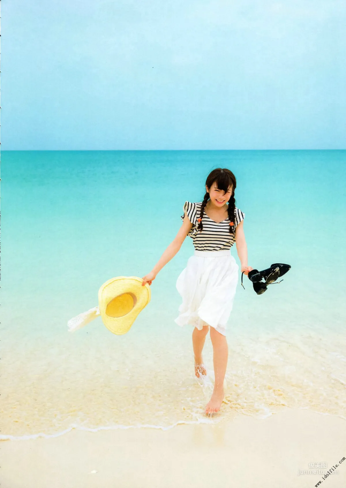 Manatsu Akimoto 1st, Midsummer Pressure Pattern [Photo Books] Photo Set photo 8
