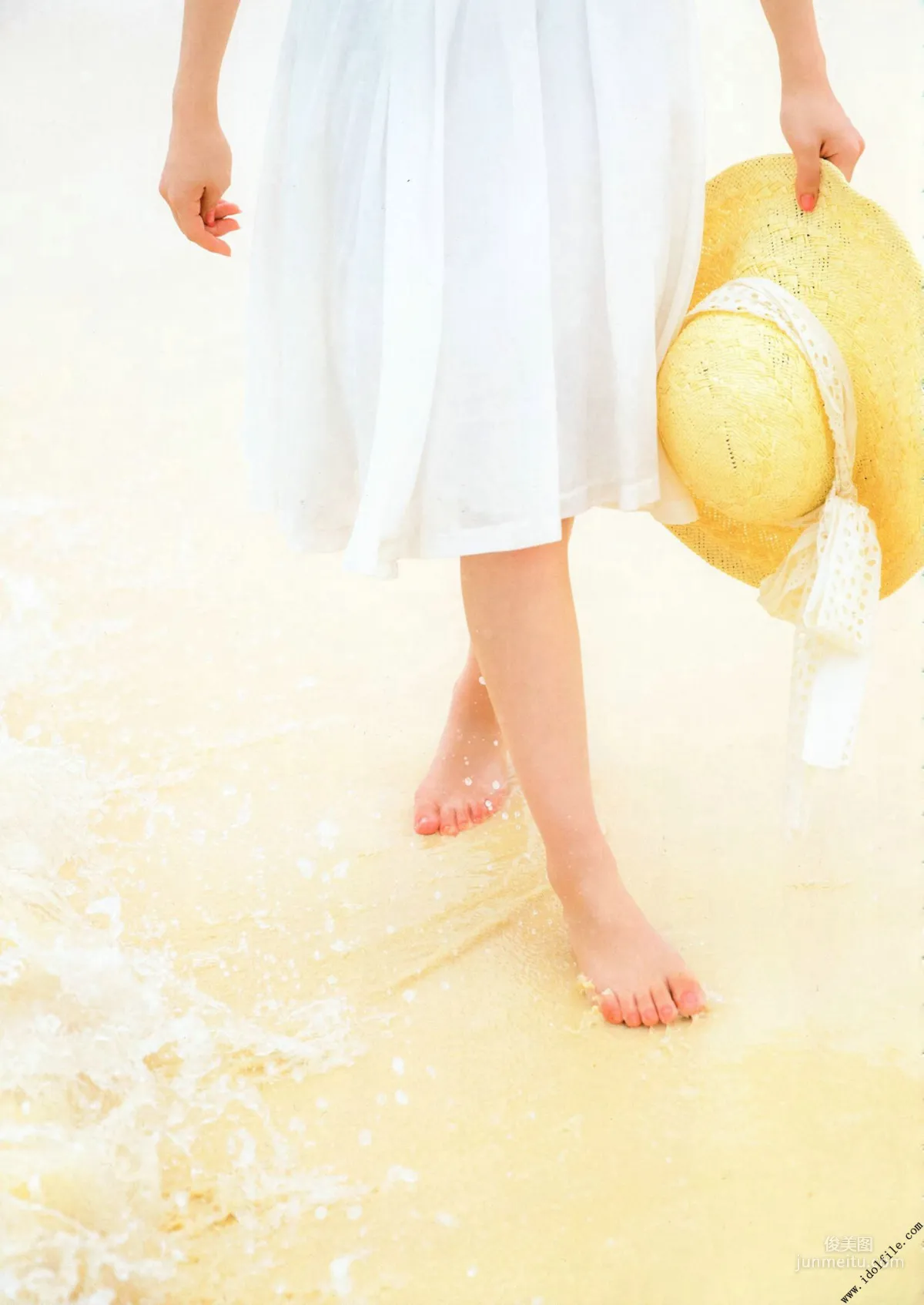 Manatsu Akimoto 1st, Midsummer Pressure Pattern [Photo Books] Photo Set photo 7