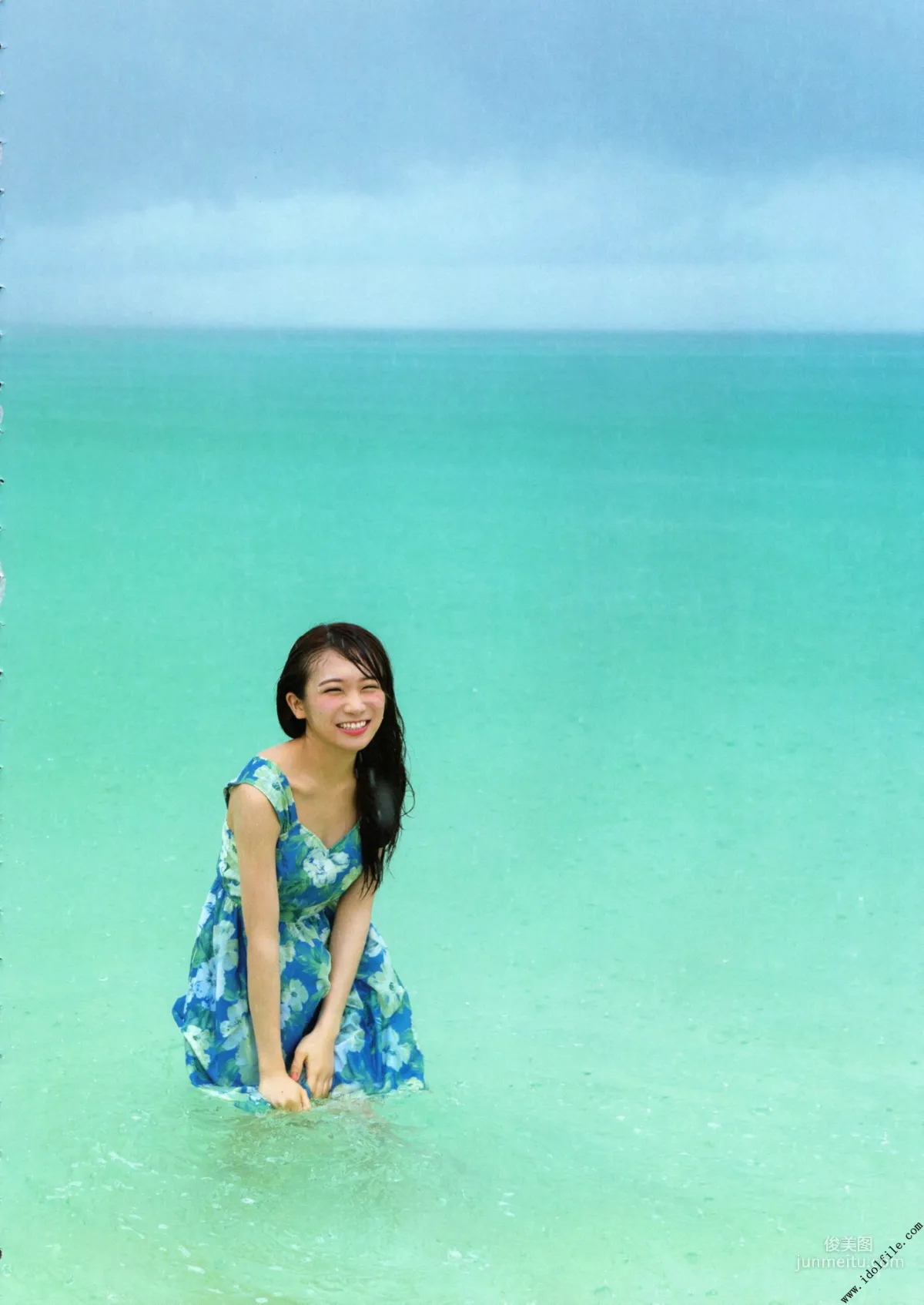 Manatsu Akimoto 1st, Midsummer Pressure Pattern [Photo Books] Photo Set photo 27