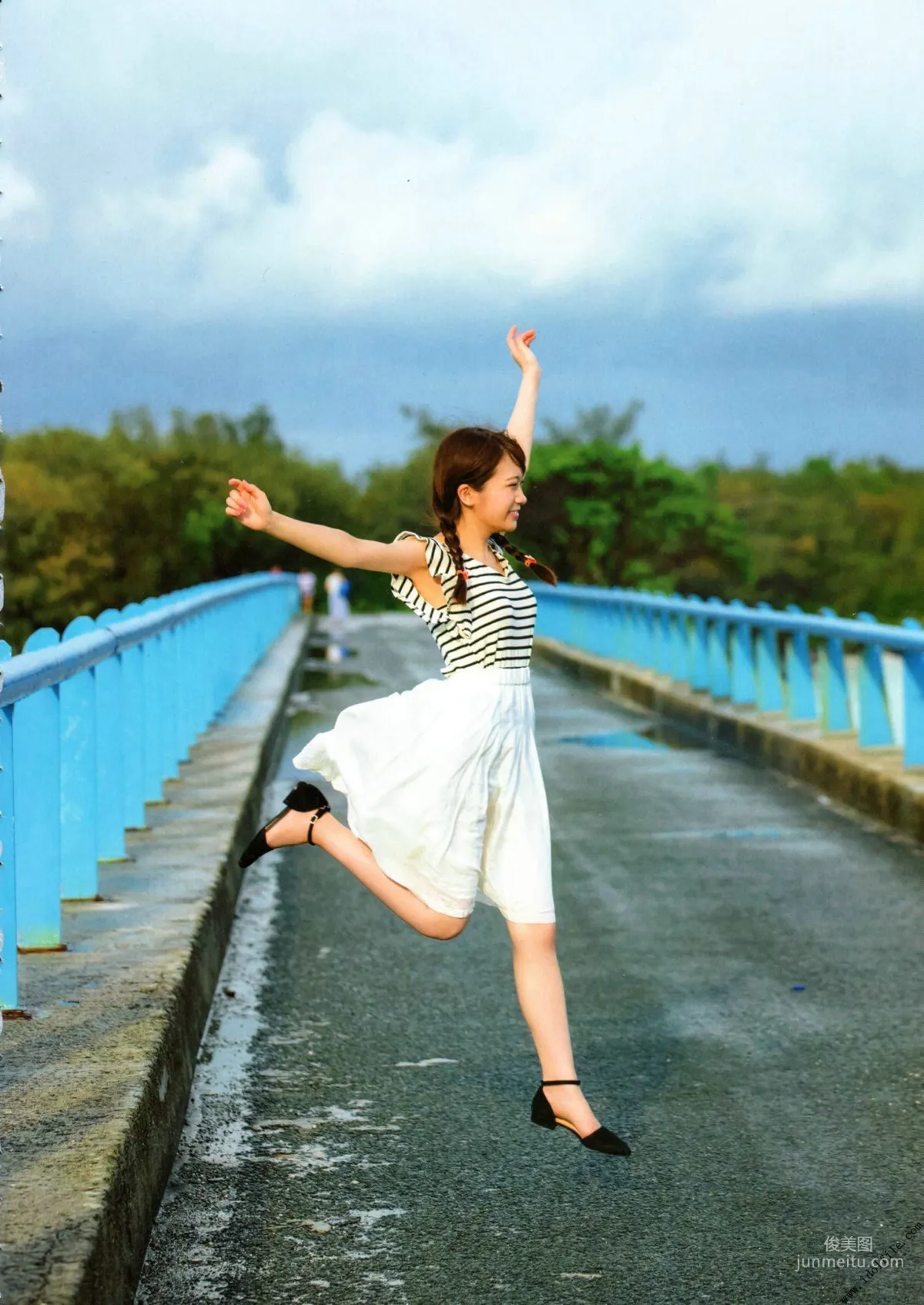 Manatsu Akimoto 1st, Midsummer Pressure Pattern [Photo Books] Photo Set photo 6