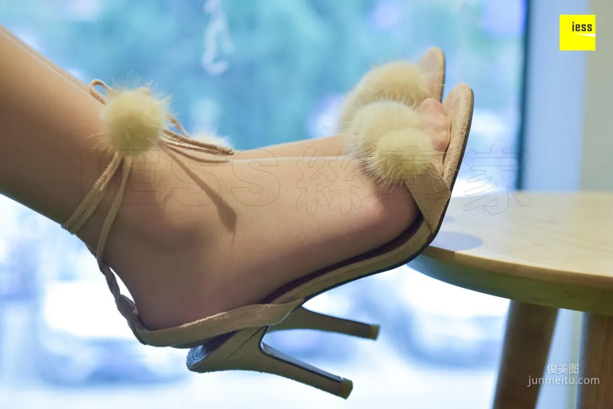 Wen Xin Cute Fluffy Ball and Flesh Stockings [IESS] Silk Enjoyer 171 Photo Set photo 25